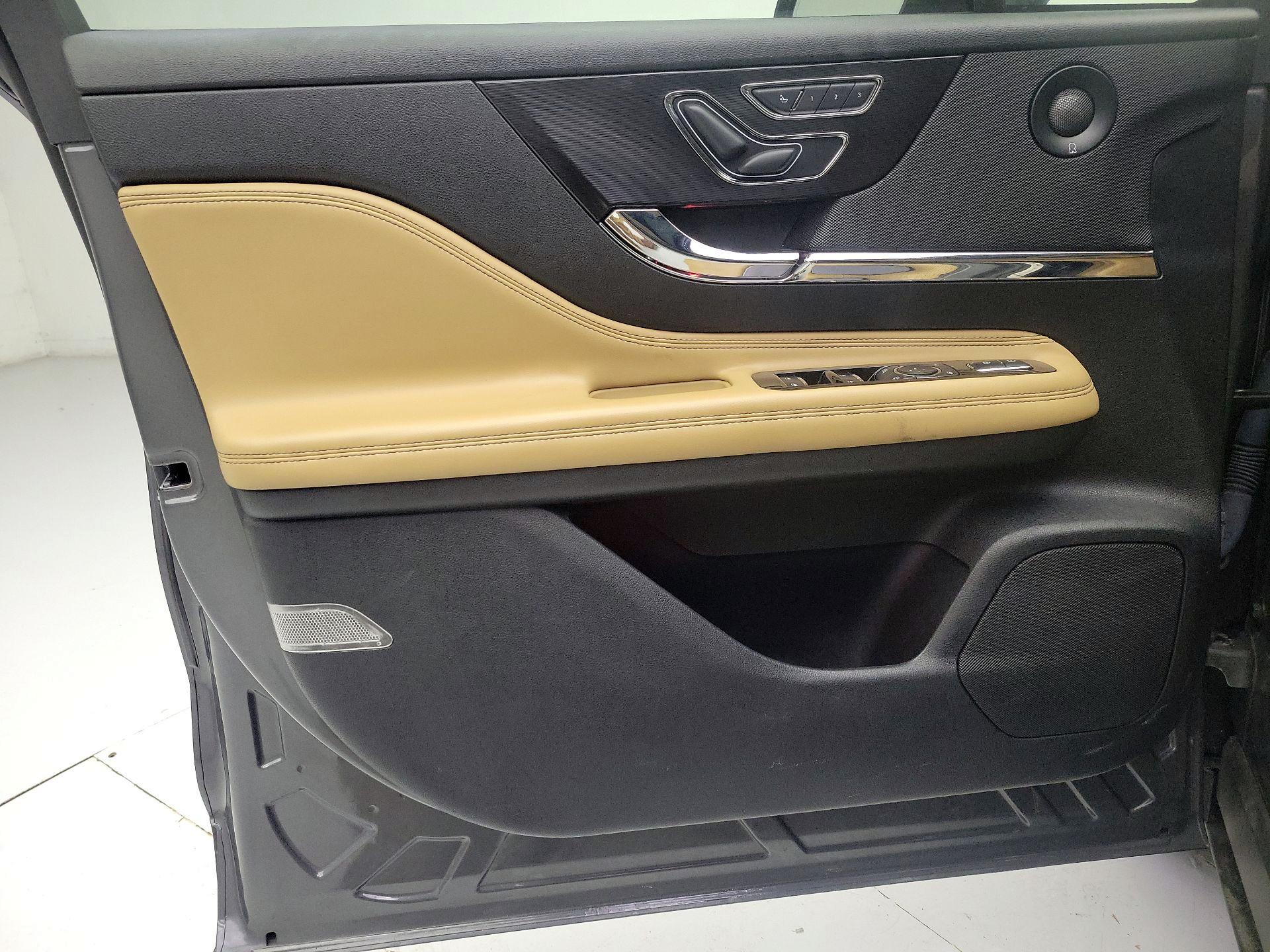 Thumbnail: 2022 Lincoln Corsair - 12