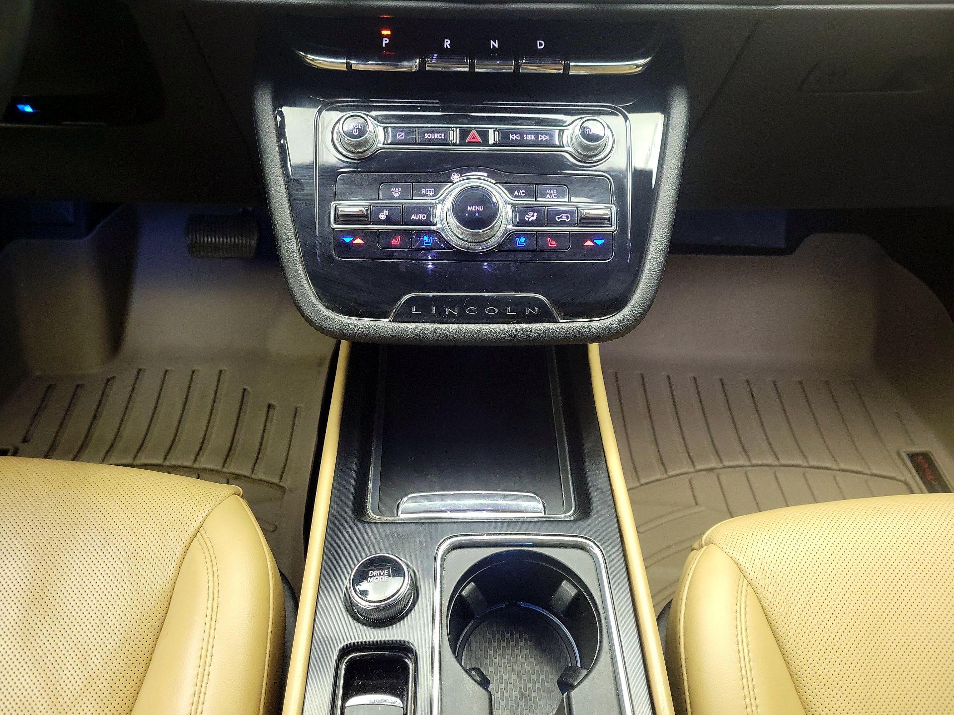 Thumbnail: 2022 Lincoln Corsair - 18