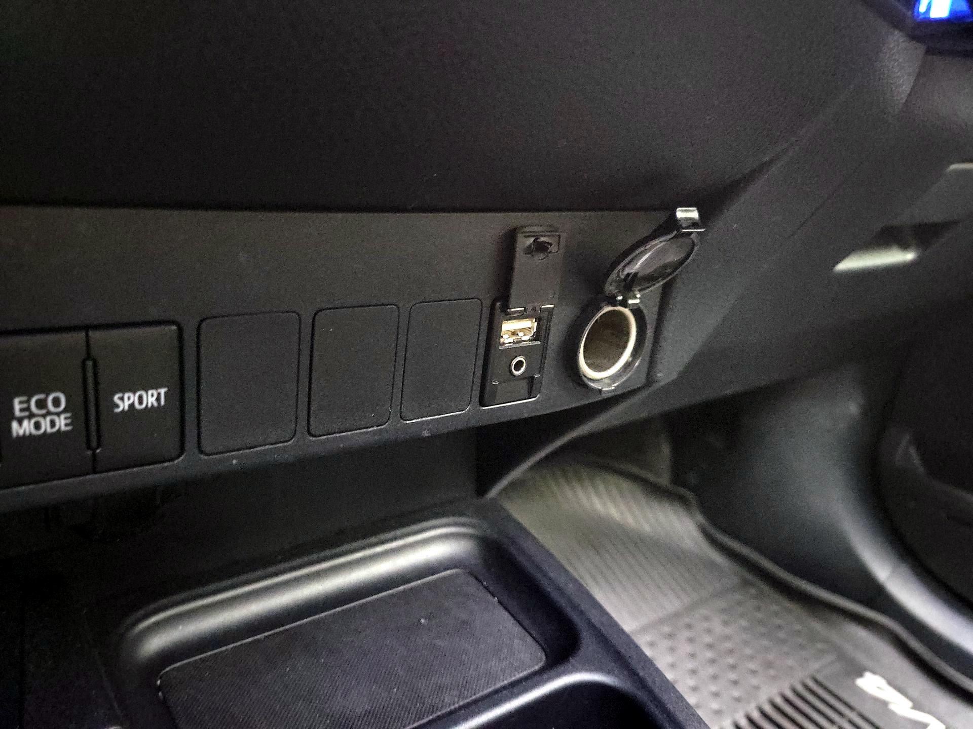 Thumbnail: 2017 Toyota RAV4 - 19