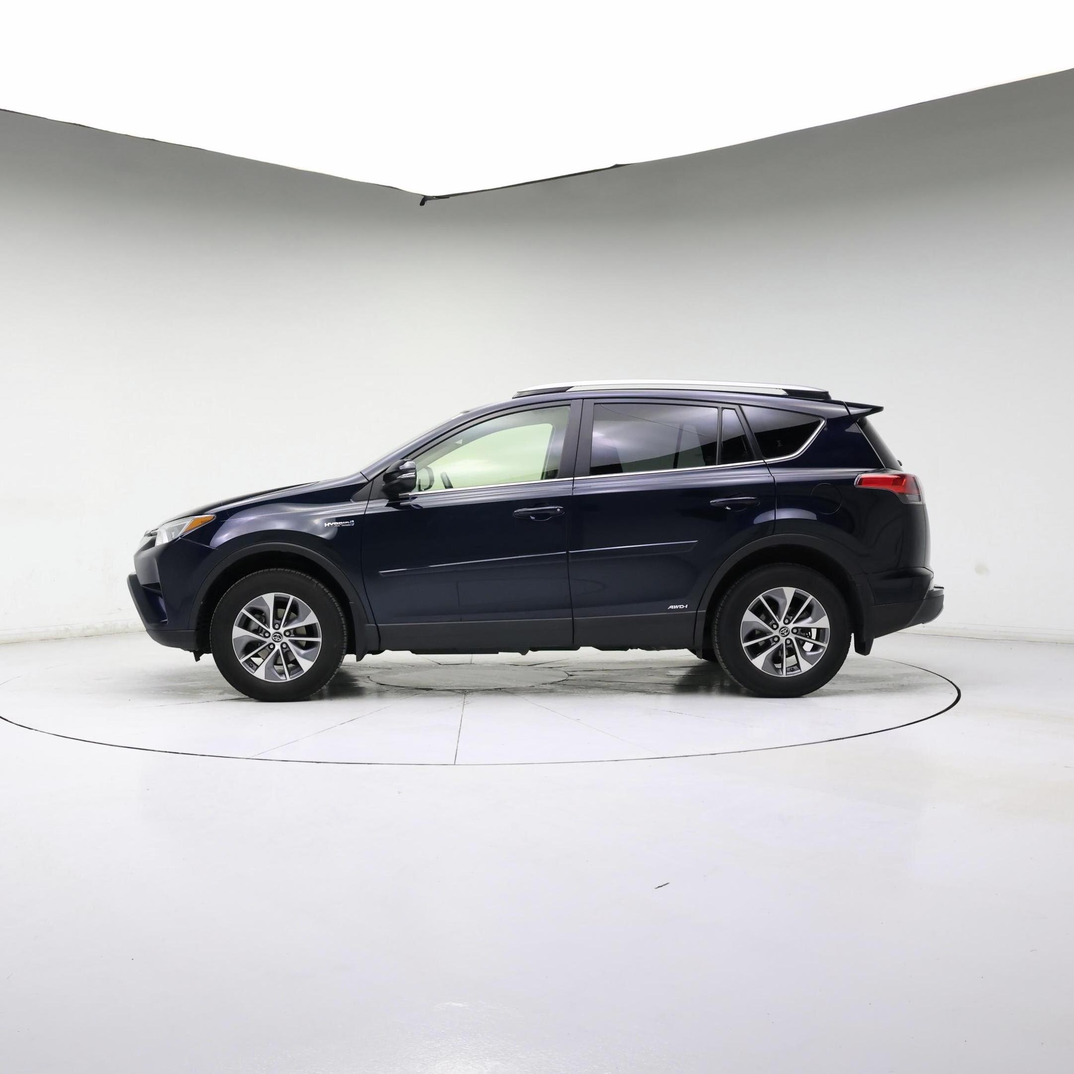 Thumbnail: 2017 Toyota RAV4 - 3