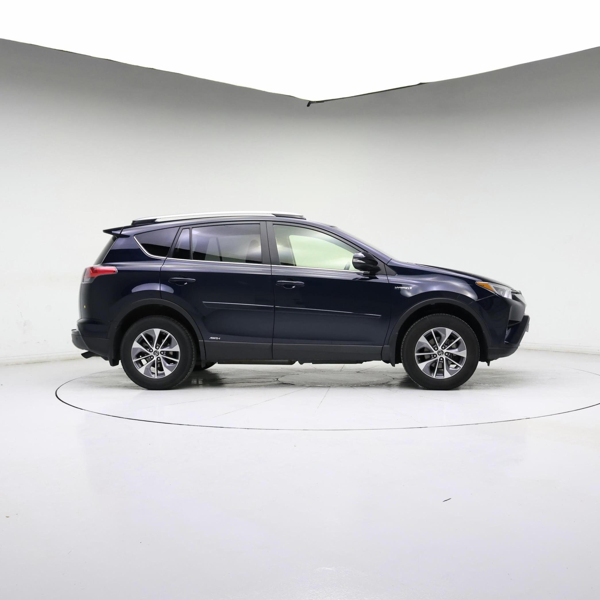 Thumbnail: 2017 Toyota RAV4 - 7