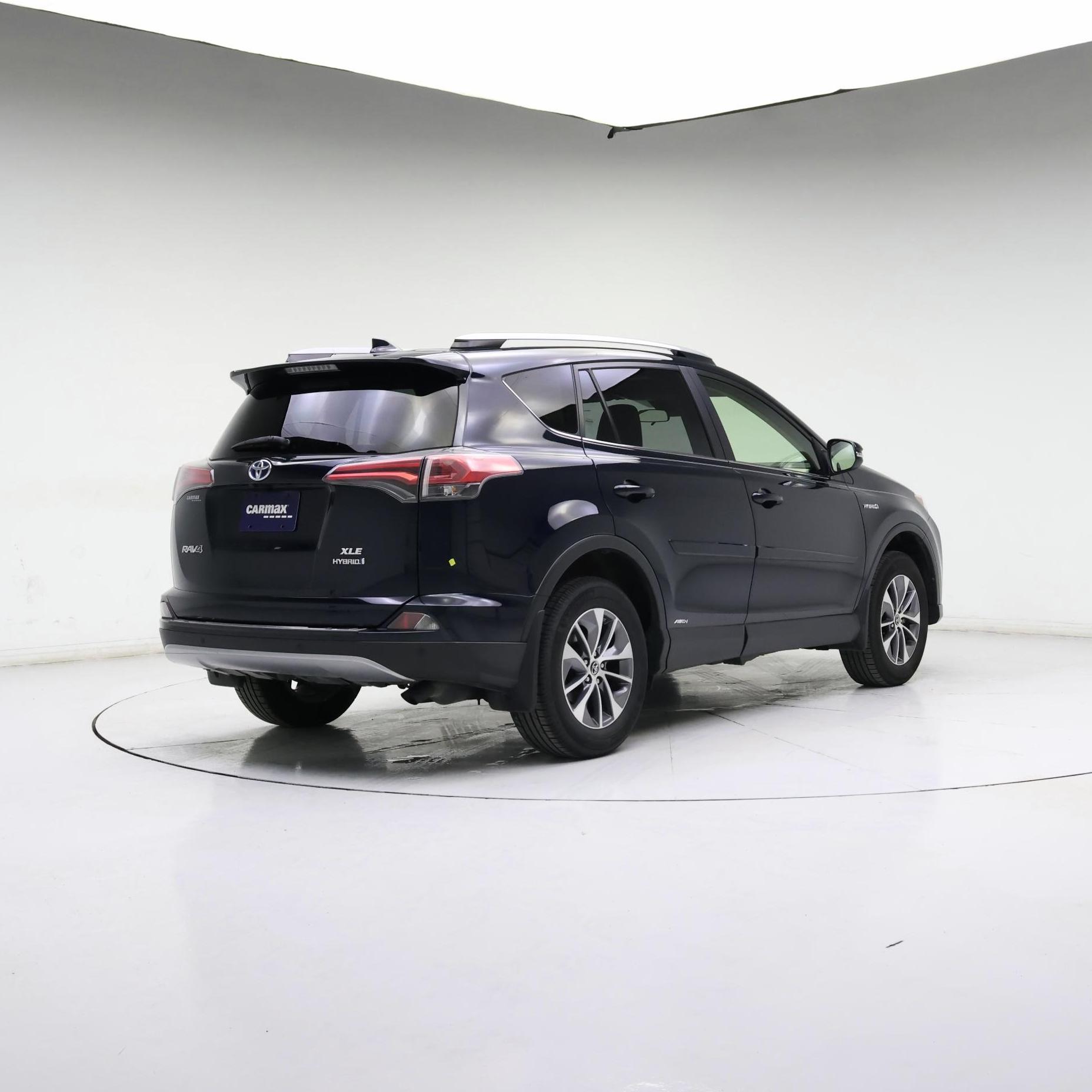 Thumbnail: 2017 Toyota RAV4 - 8