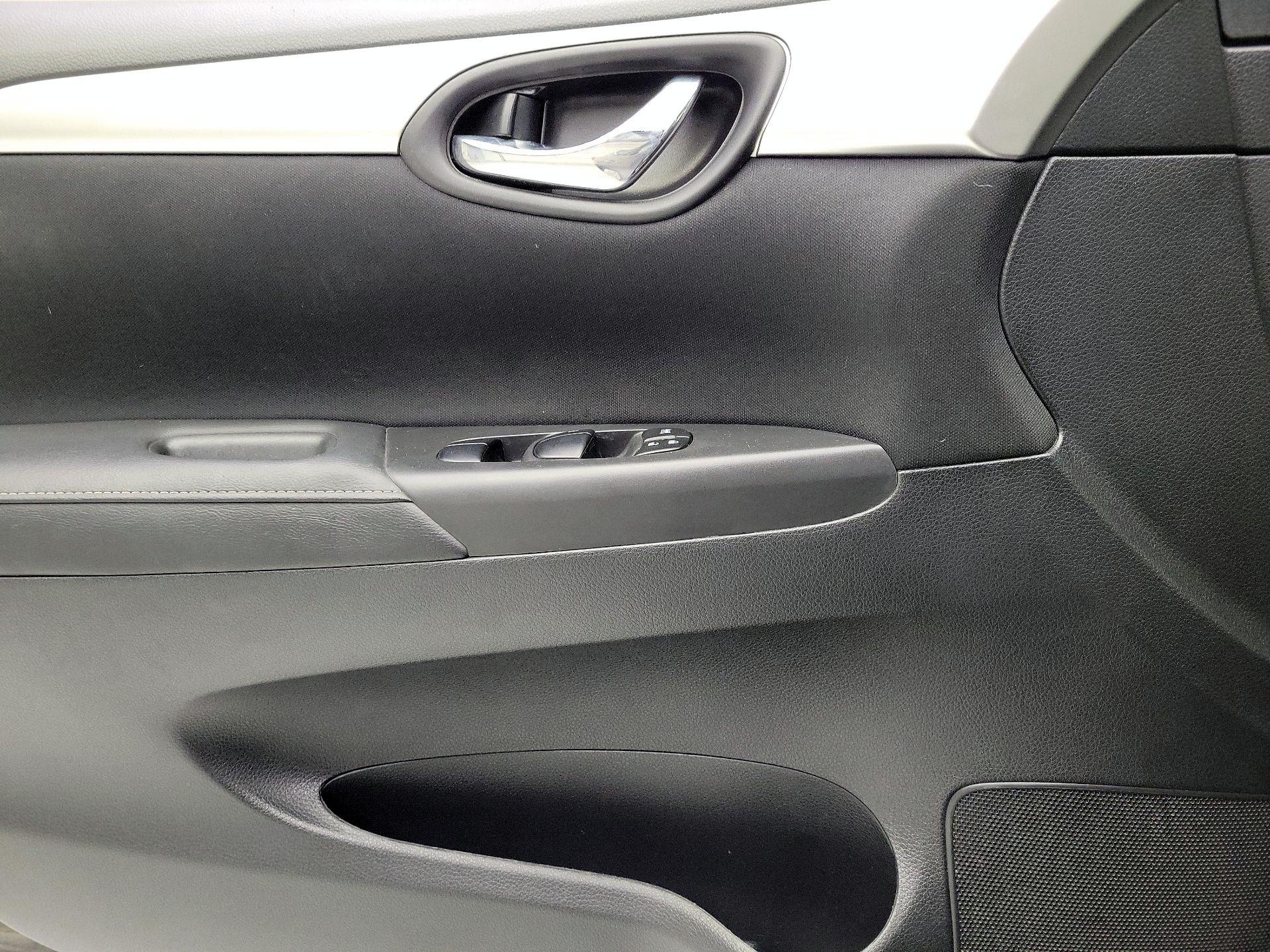 Thumbnail: 2018 Nissan Sentra - 12