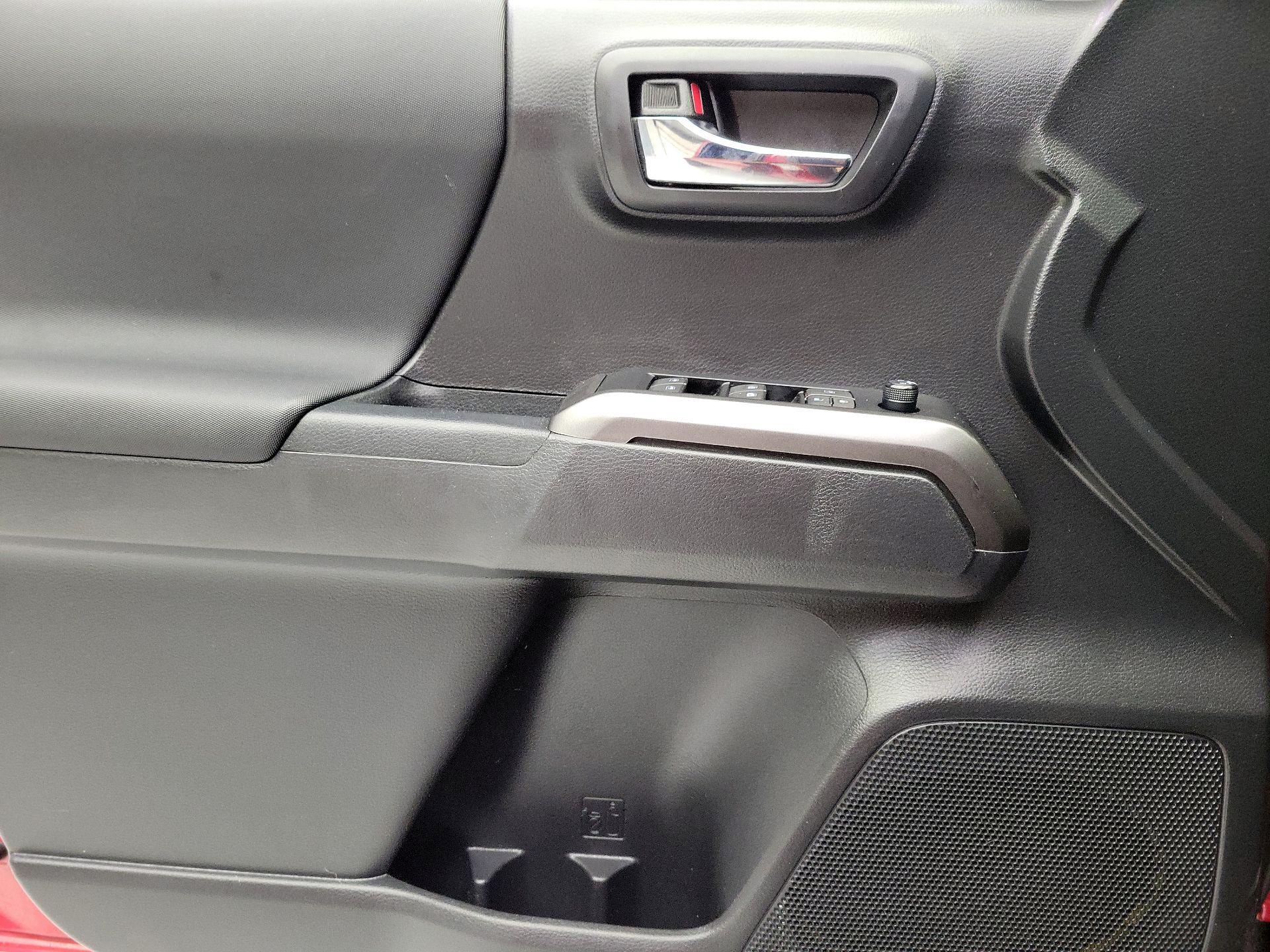 Thumbnail: 2022 Toyota Tacoma - 12