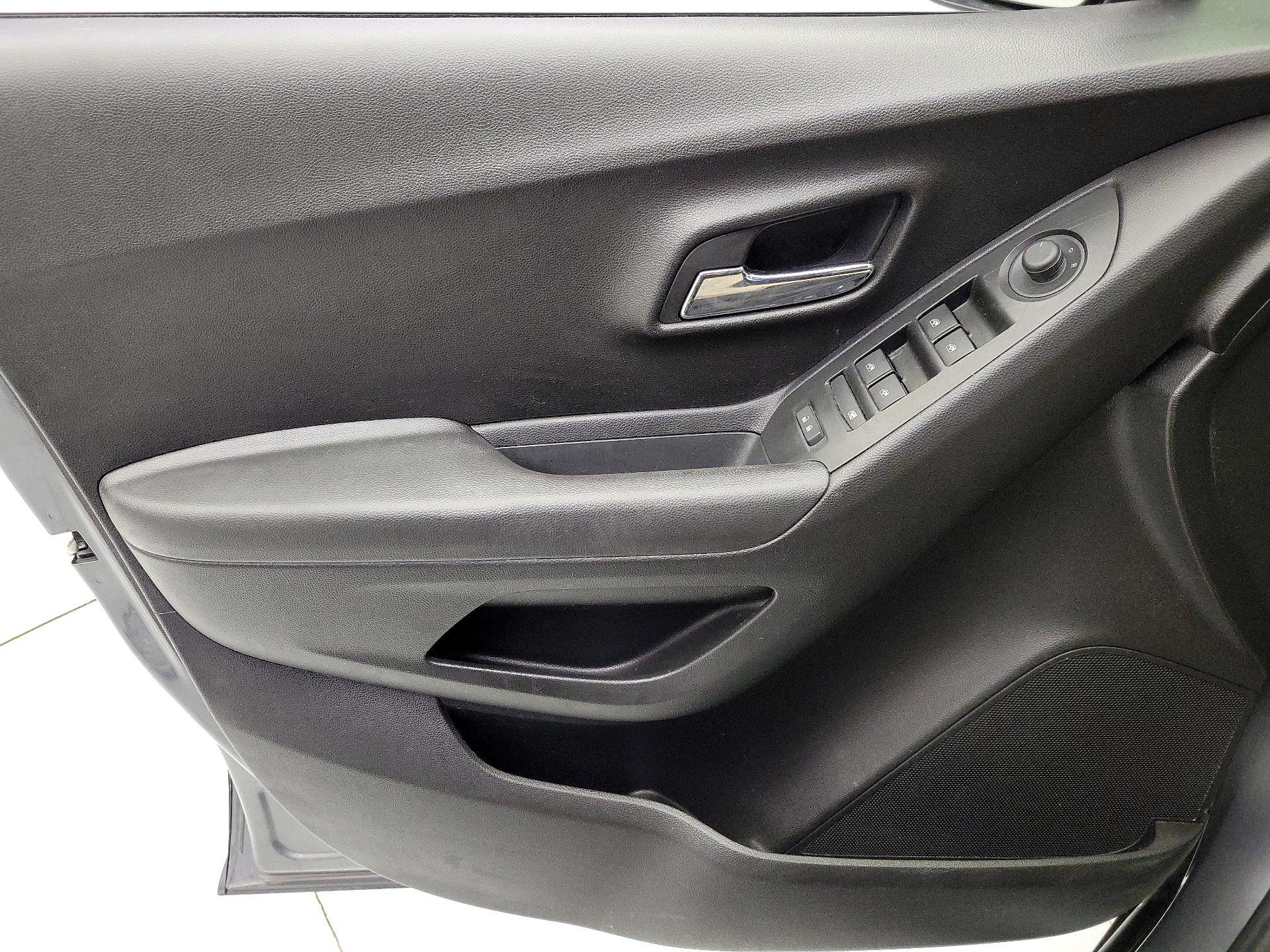 Thumbnail: 2019 Chevrolet Trax - 12