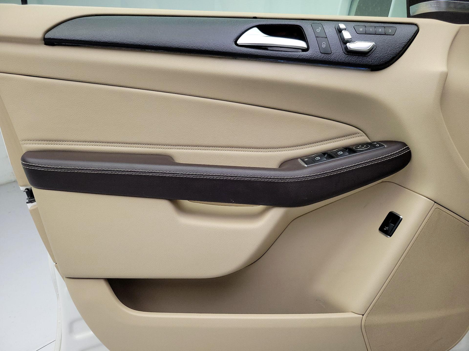 Thumbnail: 2017 Mercedes-Benz GLE - 12