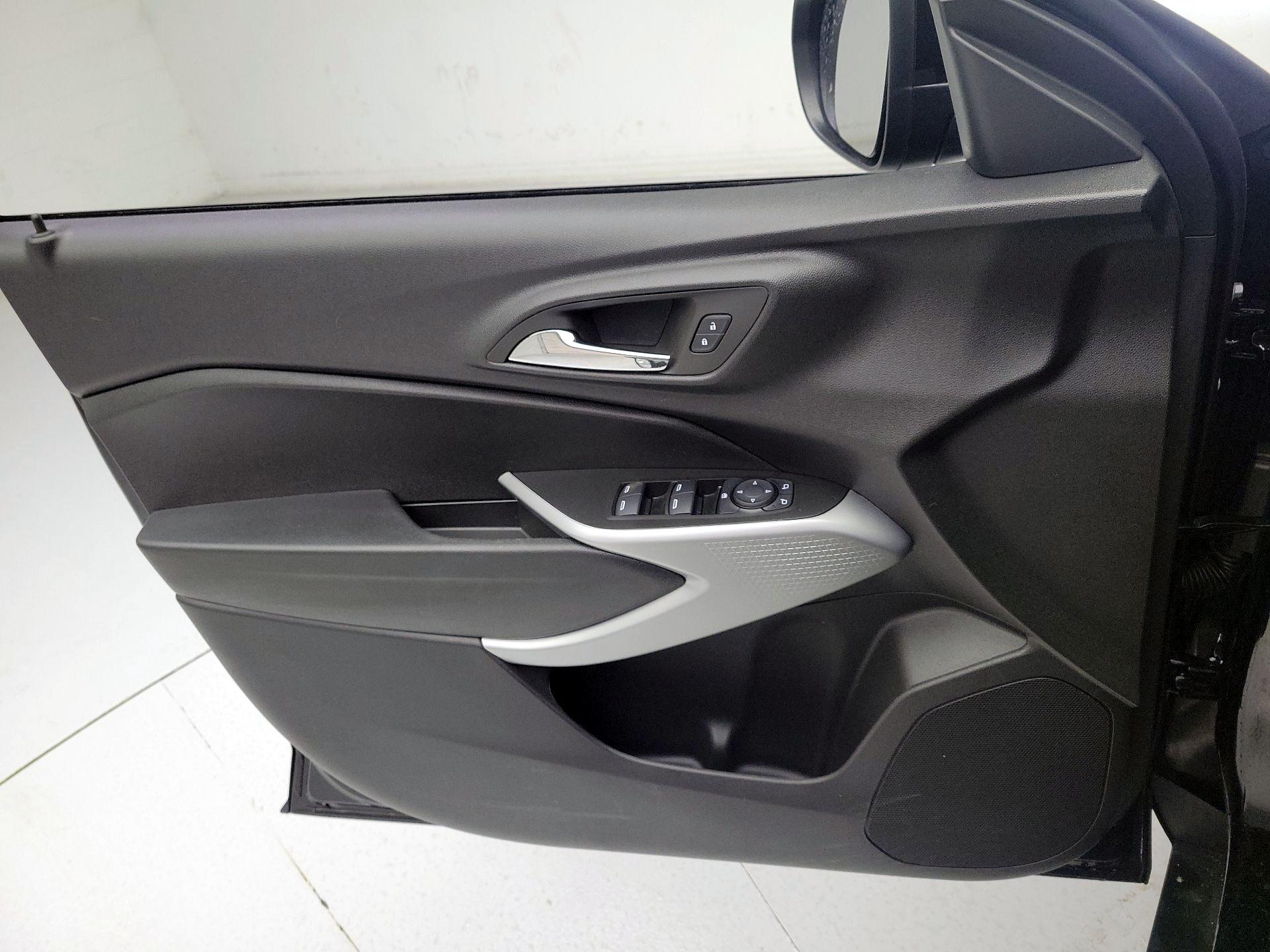 Thumbnail: 2025 Chevrolet Trax - 12