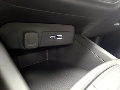 USB/AUX Ports