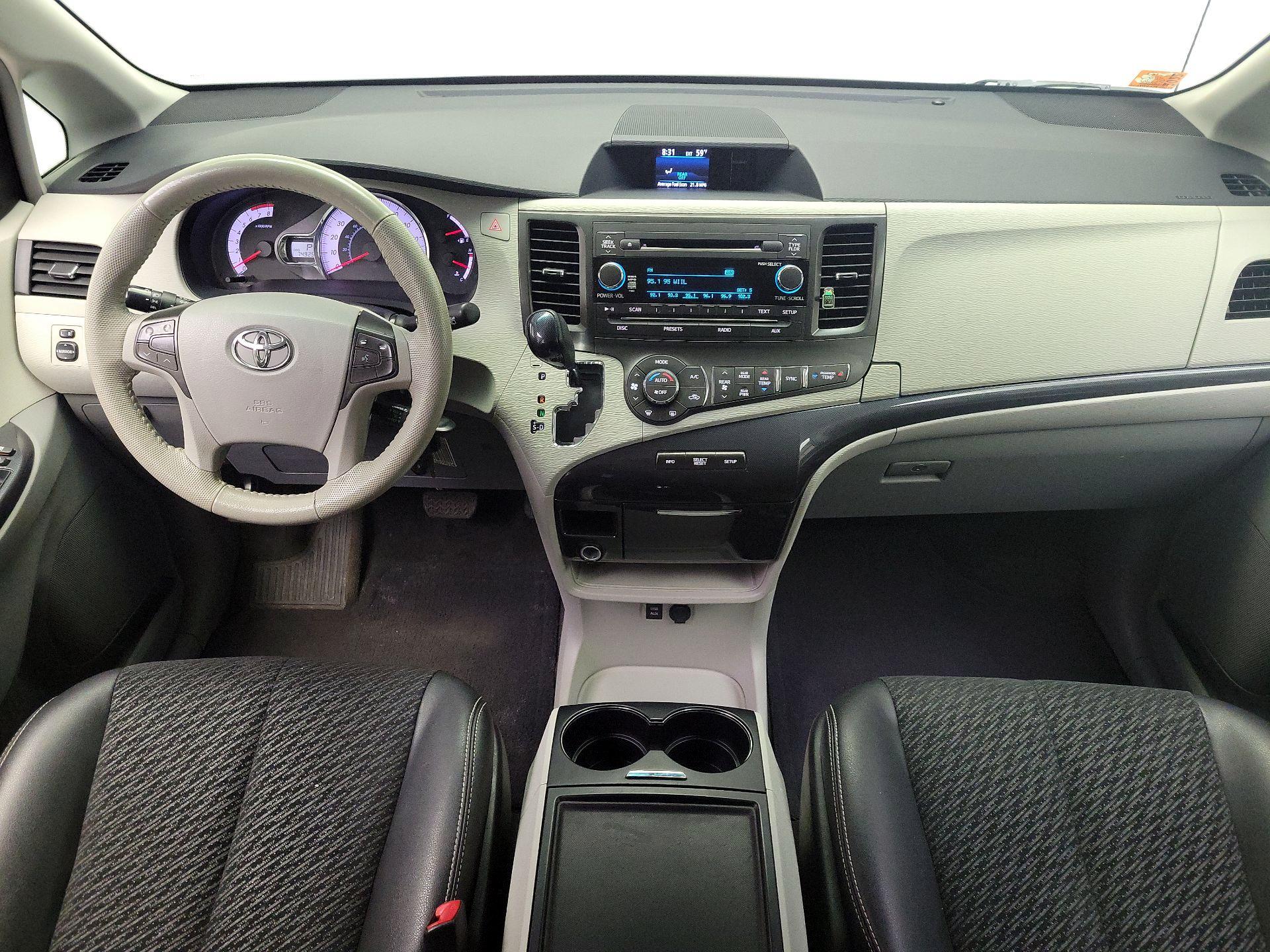 Thumbnail: 2014 Toyota Sienna - 9