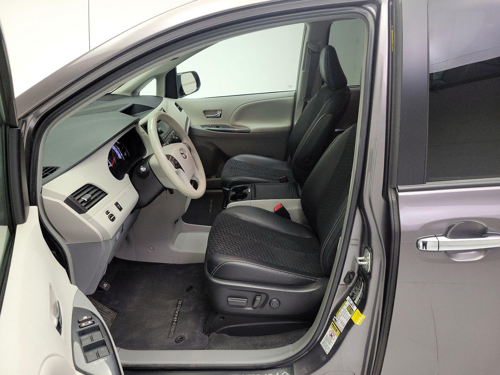 Thumbnail: 2014 Toyota Sienna - 11