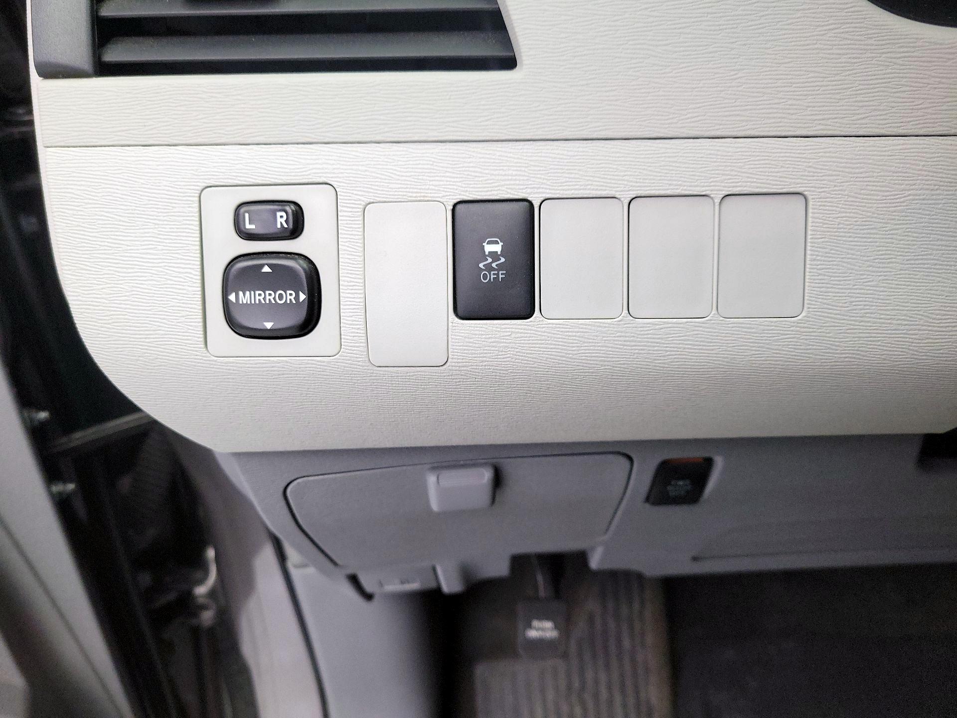 Thumbnail: 2014 Toyota Sienna - 13