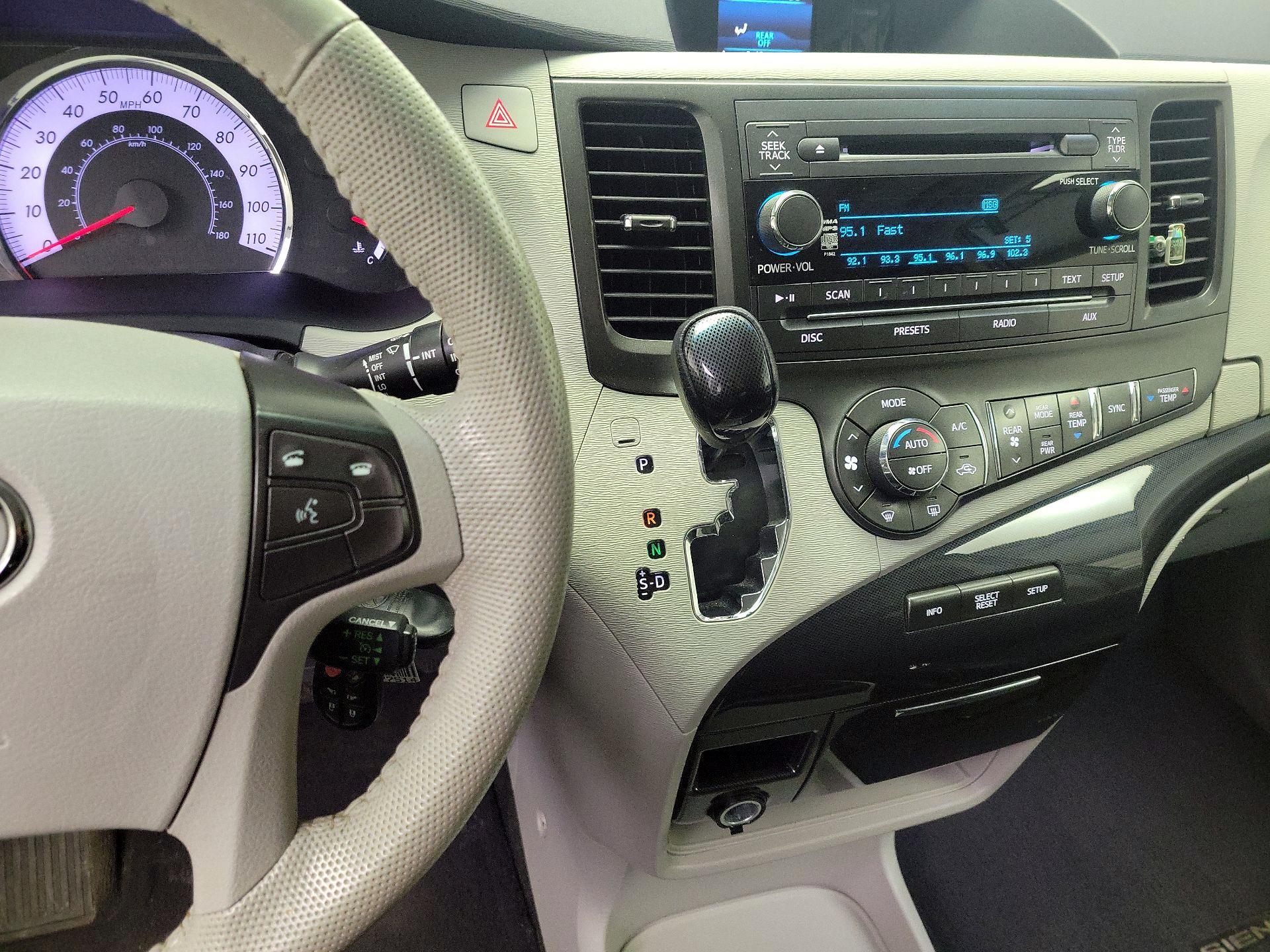 Thumbnail: 2014 Toyota Sienna - 17