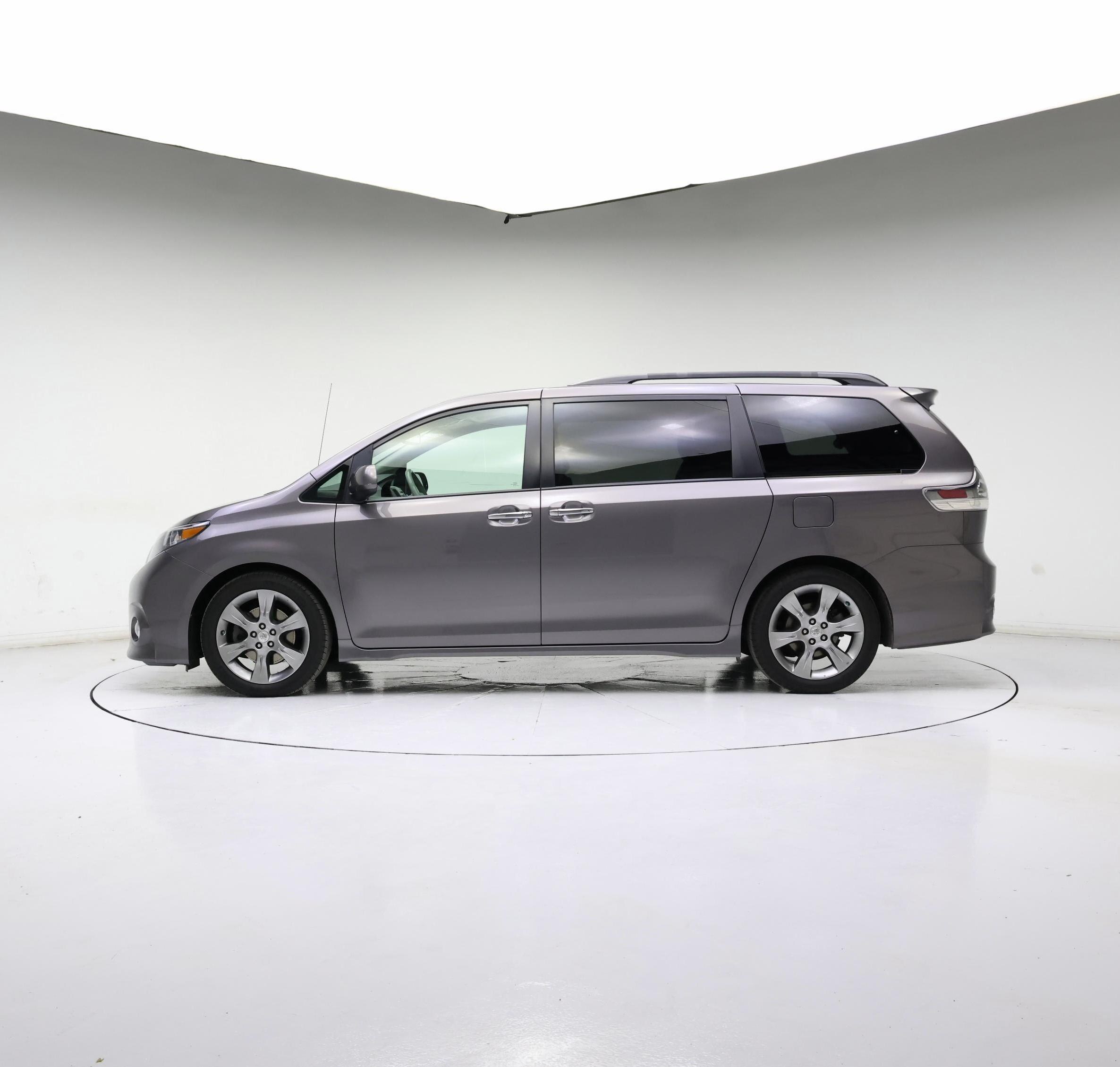 Thumbnail: 2014 Toyota Sienna - 3