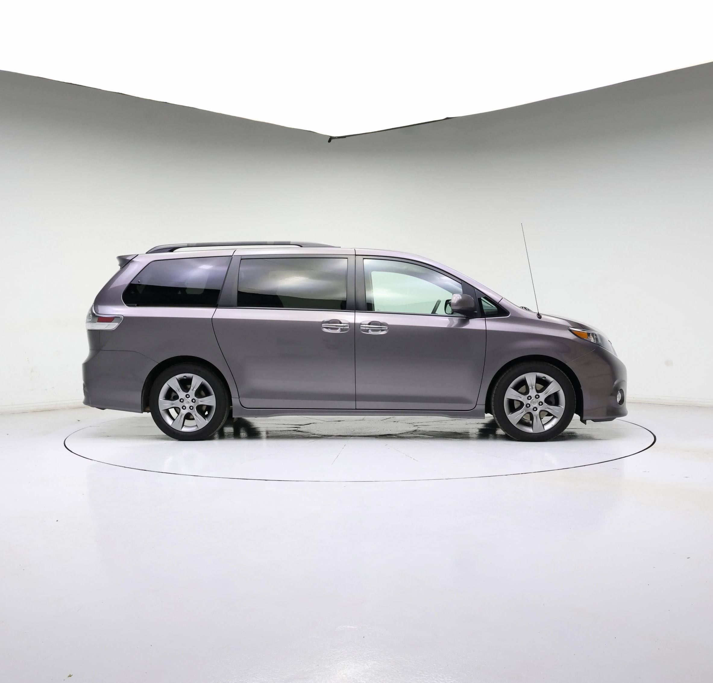 Thumbnail: 2014 Toyota Sienna - 7