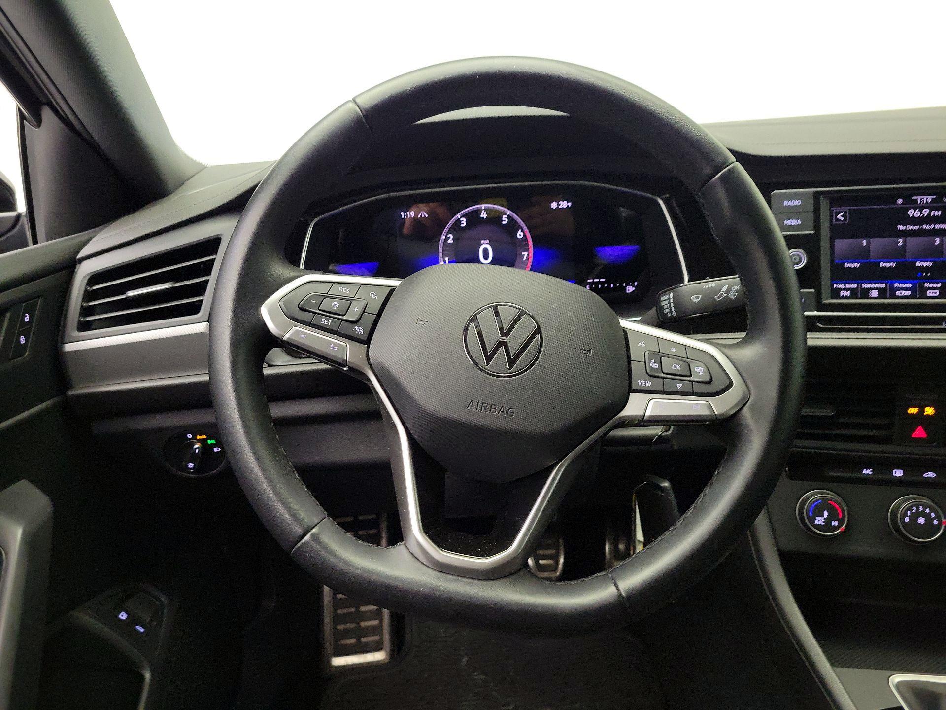 Thumbnail: 2023 Volkswagen Jetta - 10