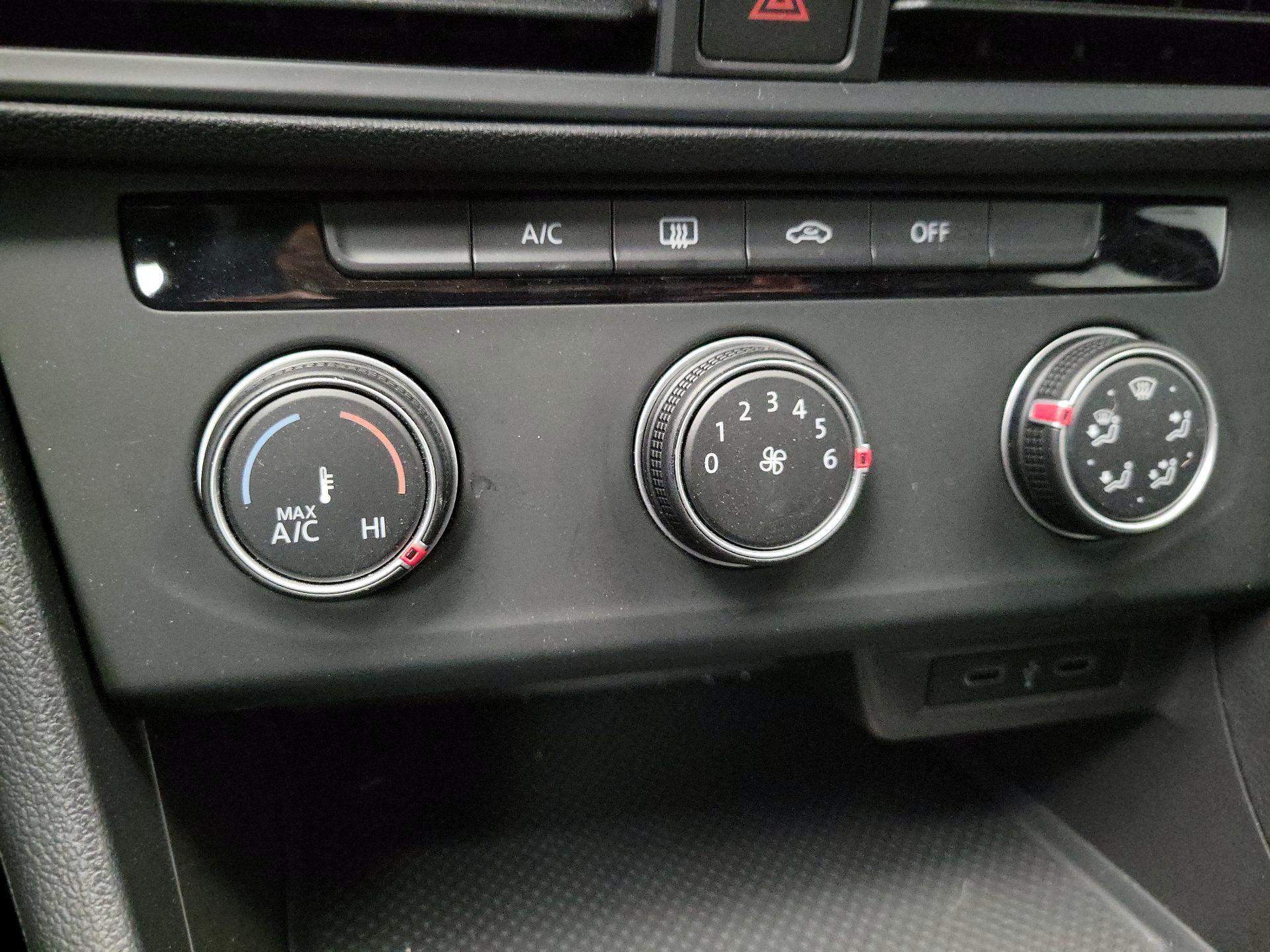 Thumbnail: 2023 Volkswagen Jetta - 16