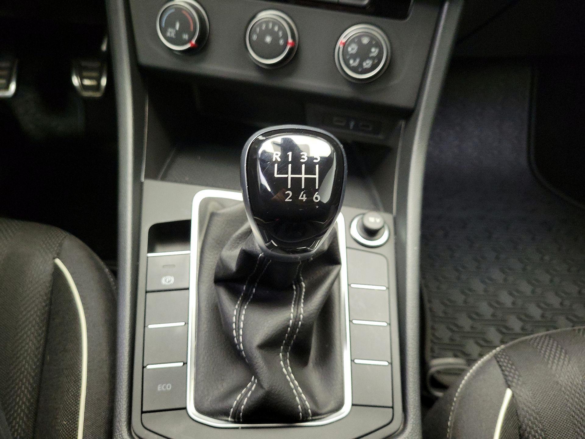 Thumbnail: 2023 Volkswagen Jetta - 17