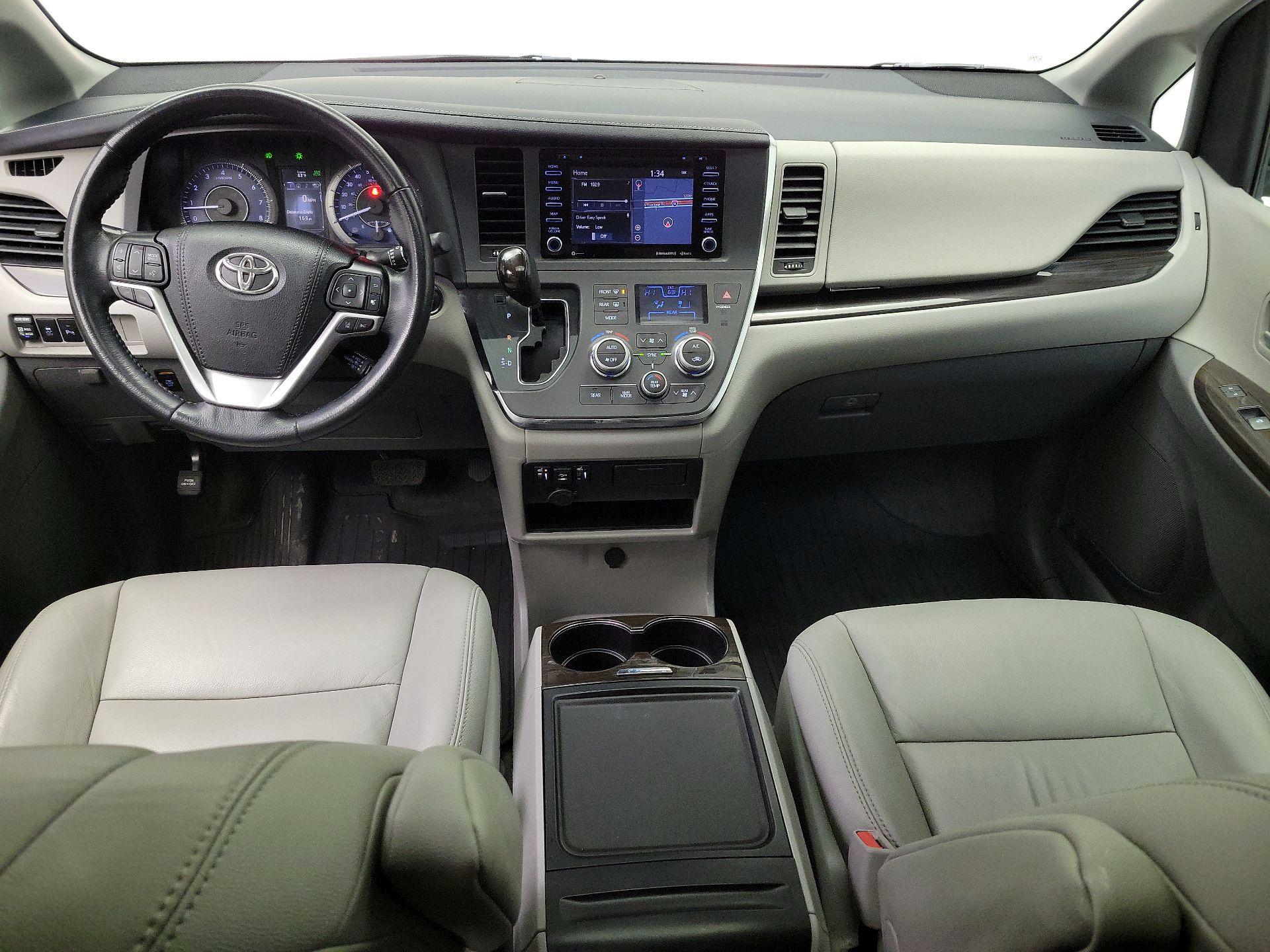 Thumbnail: 2019 Toyota Sienna - 9