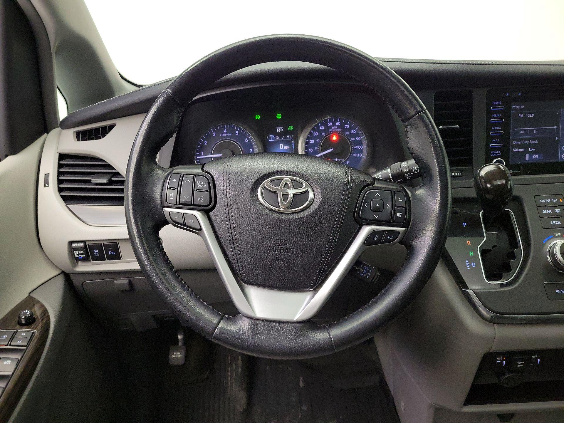 Thumbnail: 2019 Toyota Sienna - 10