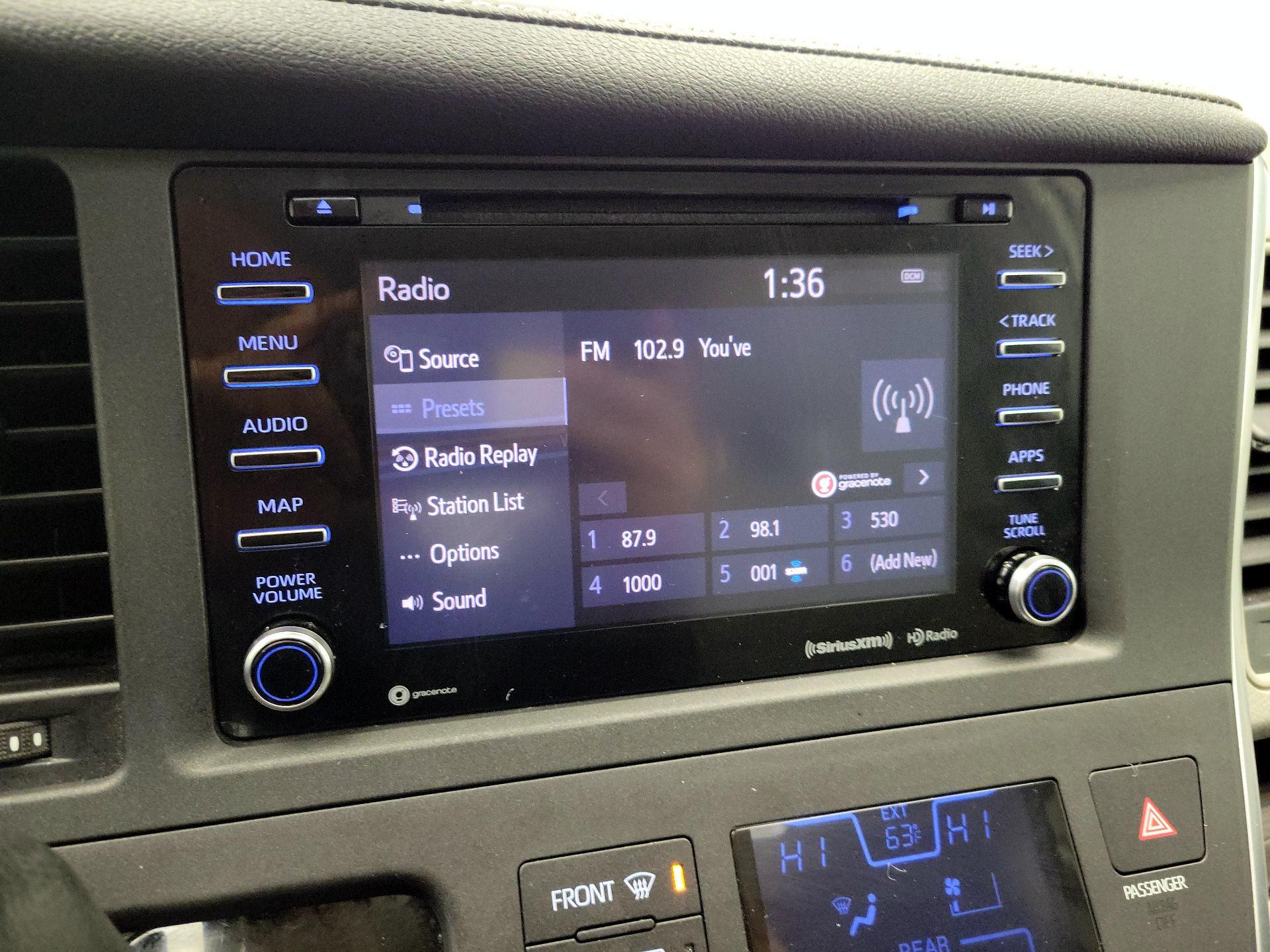 Thumbnail: 2019 Toyota Sienna - 16