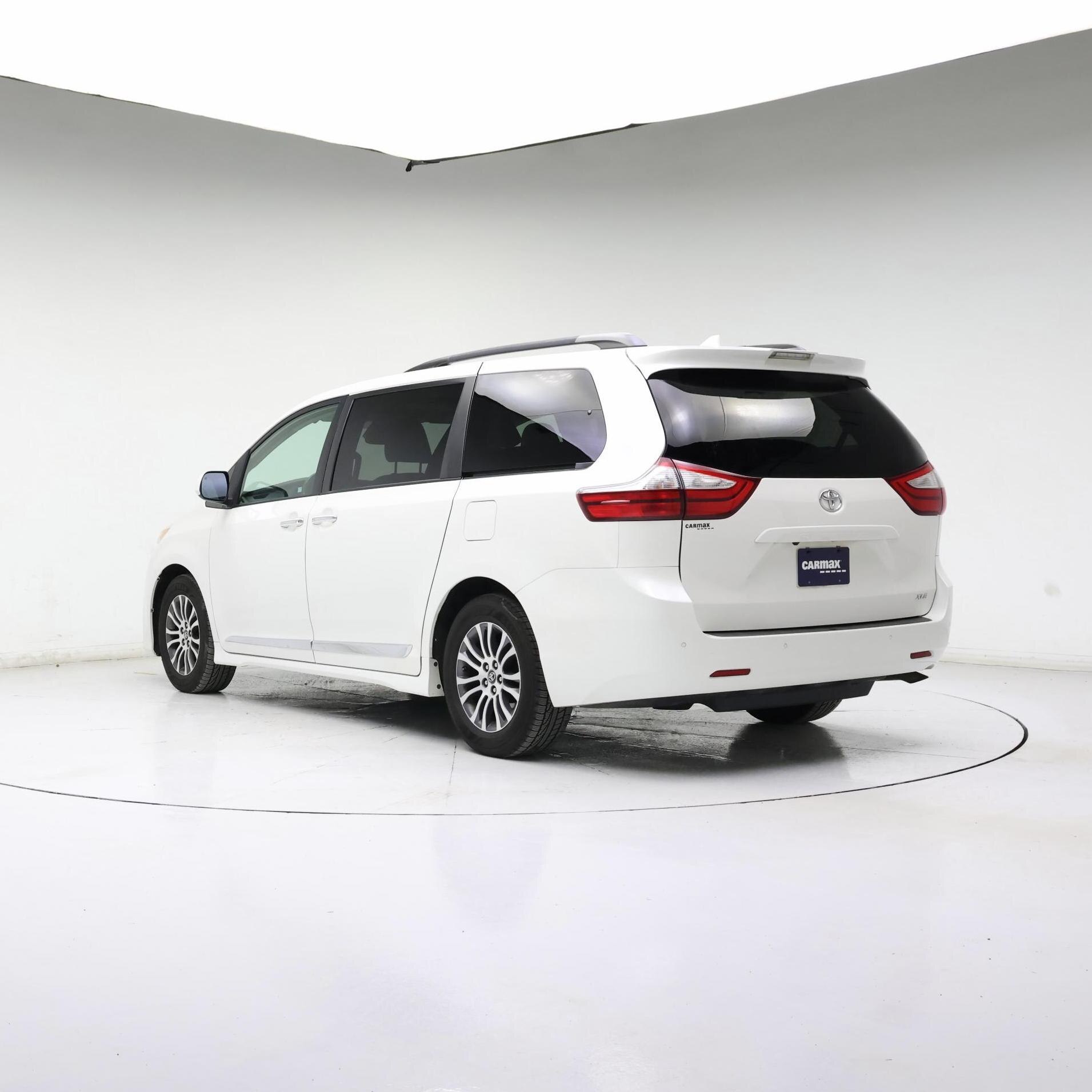 Thumbnail: 2019 Toyota Sienna - 2