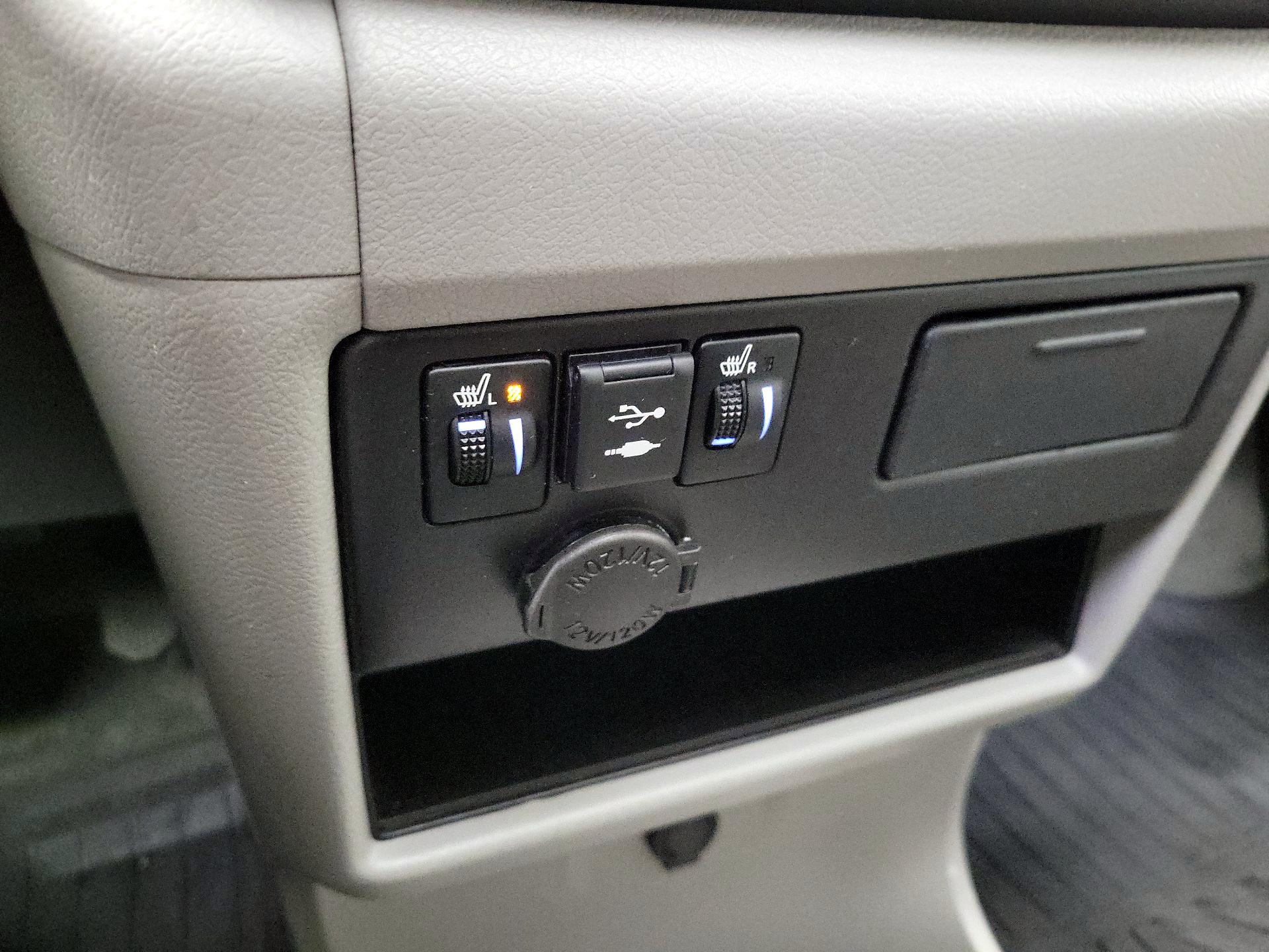 Thumbnail: 2019 Toyota Sienna - 19