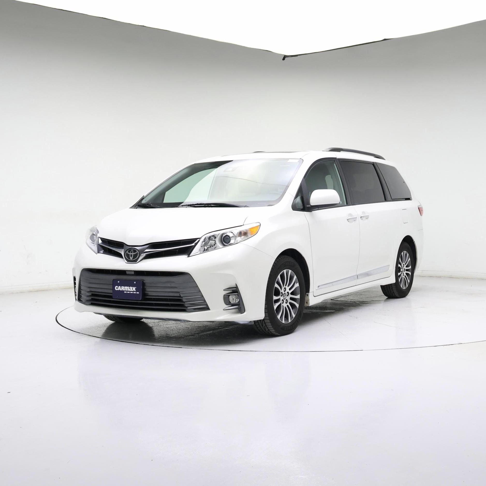 Thumbnail: 2019 Toyota Sienna - 4