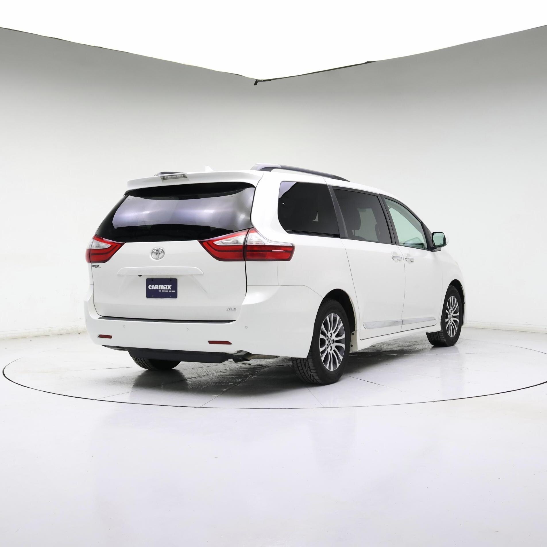 Thumbnail: 2019 Toyota Sienna - 8