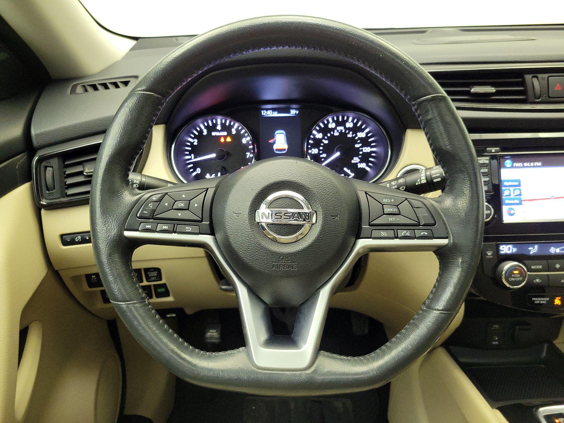 Thumbnail: 2017 Nissan Rogue - 10