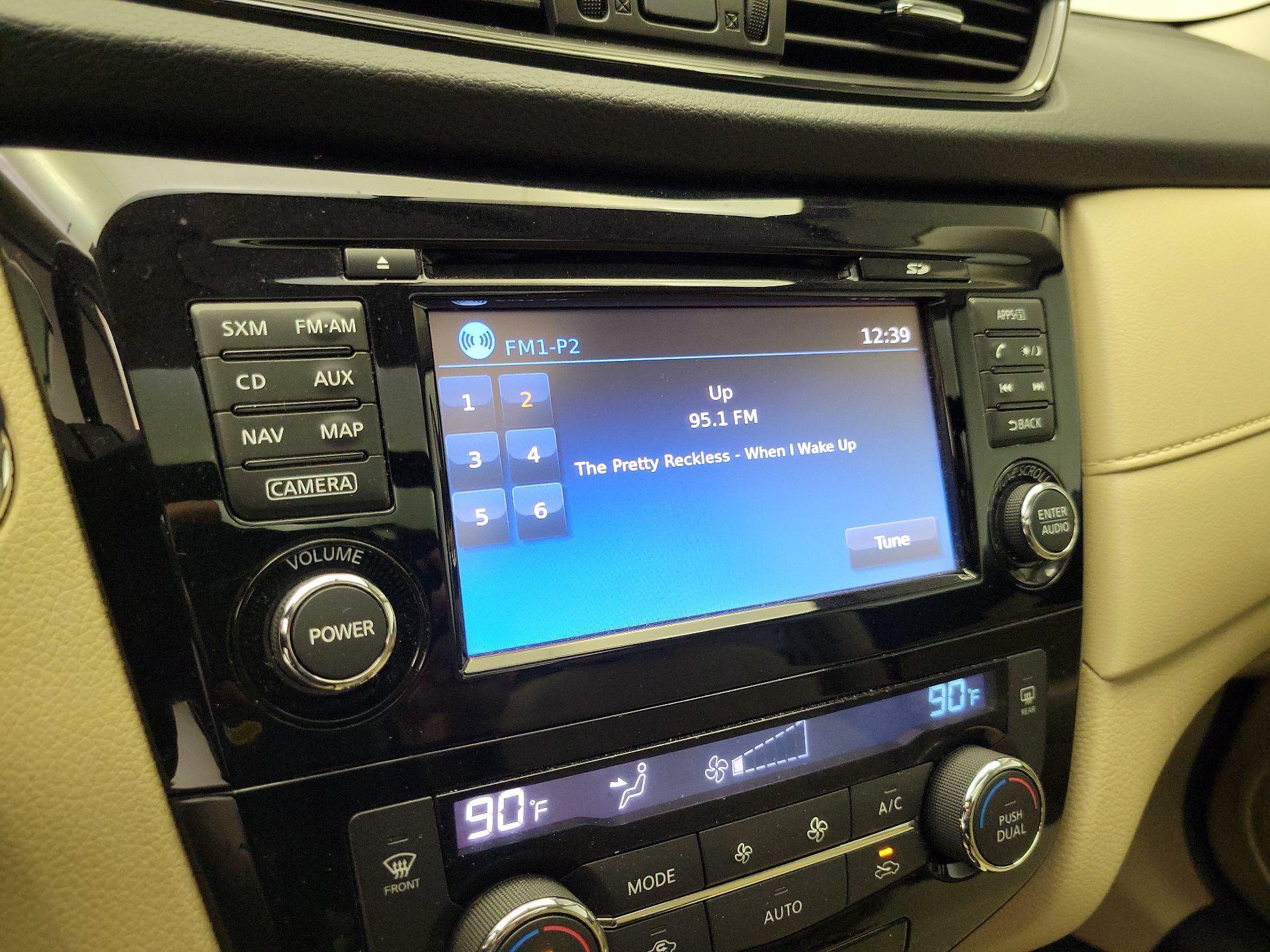 Thumbnail: 2017 Nissan Rogue - 16