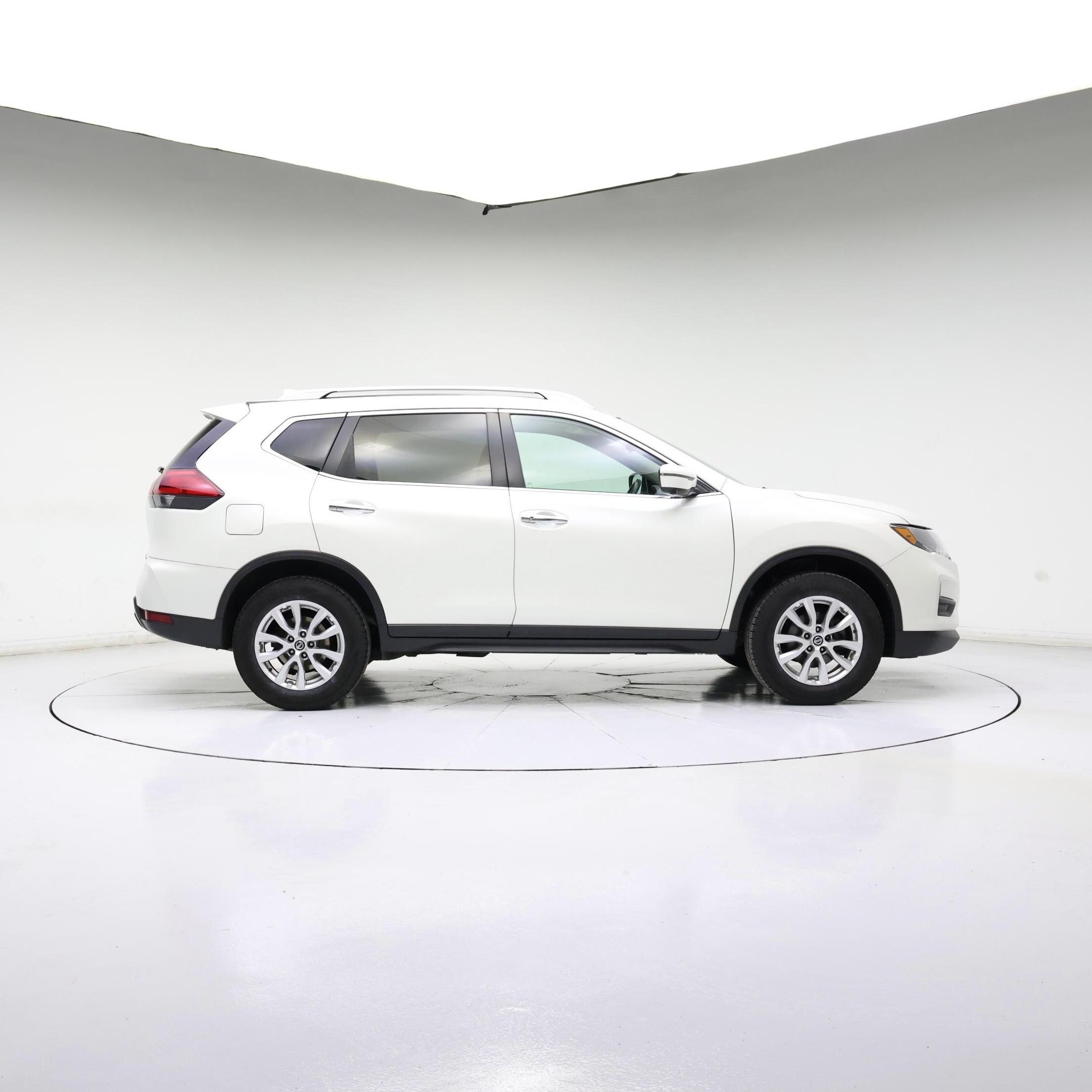 Thumbnail: 2017 Nissan Rogue - 7