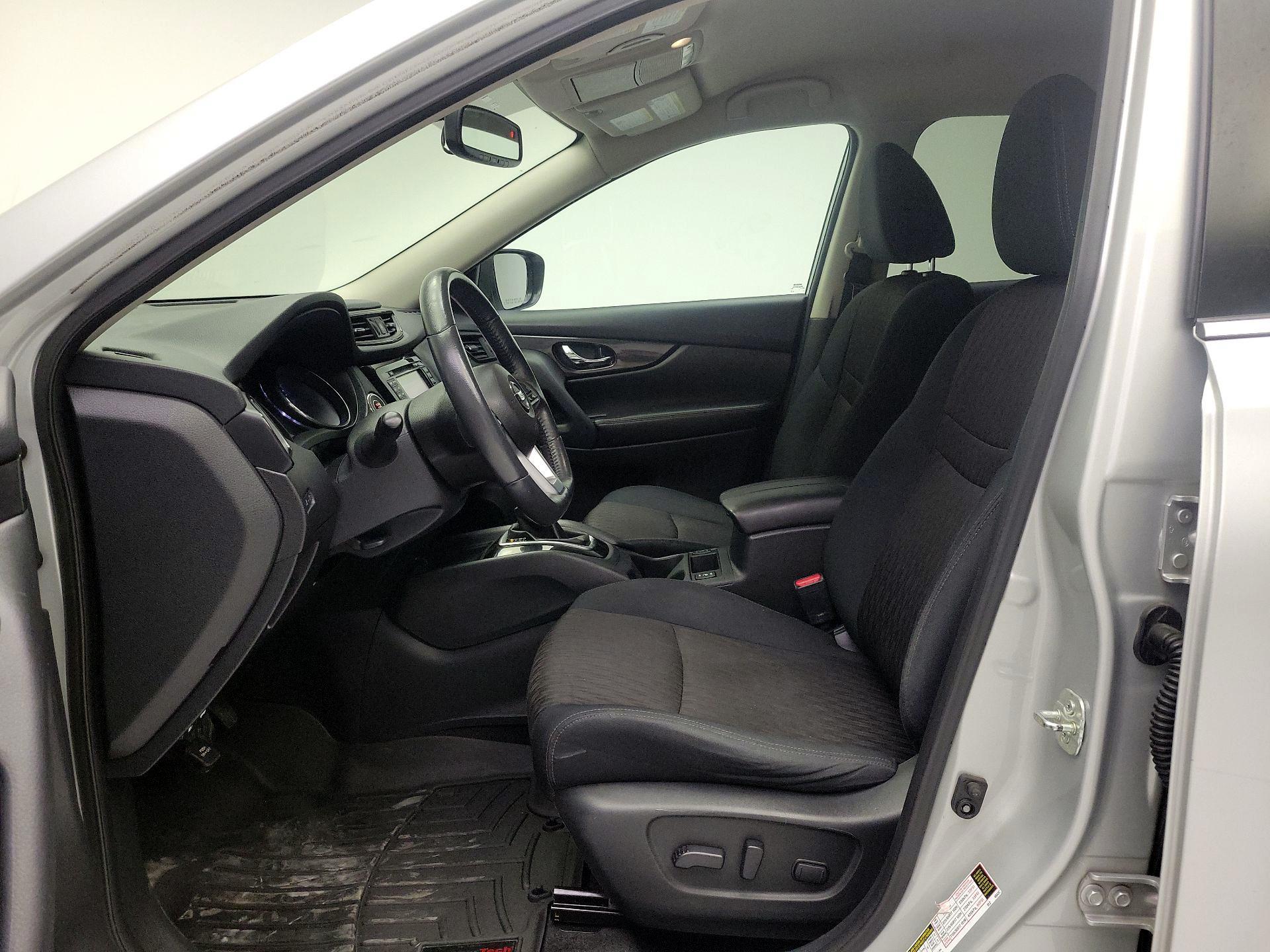 Thumbnail: 2017 Nissan Rogue - 11