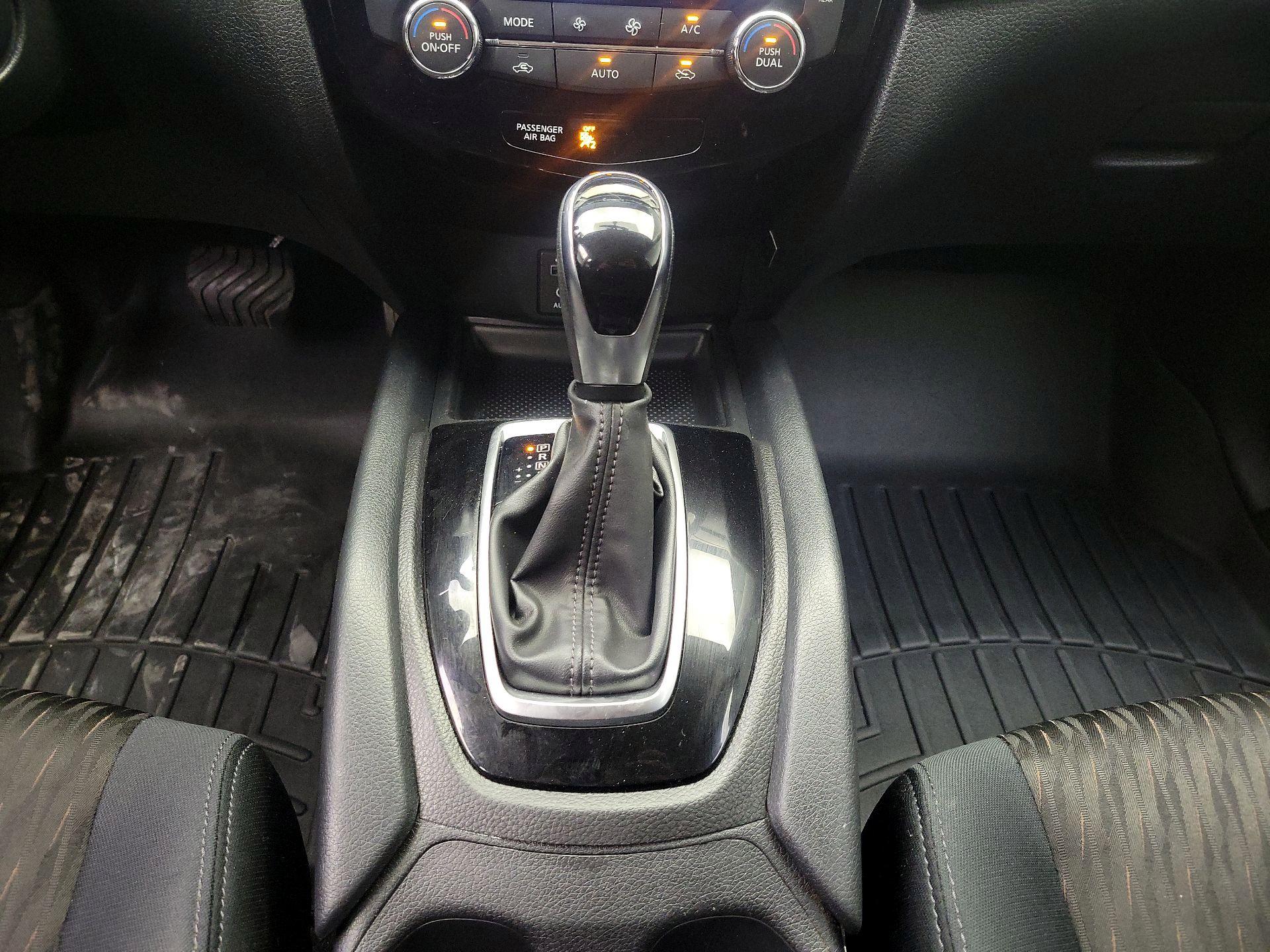 Thumbnail: 2017 Nissan Rogue - 17