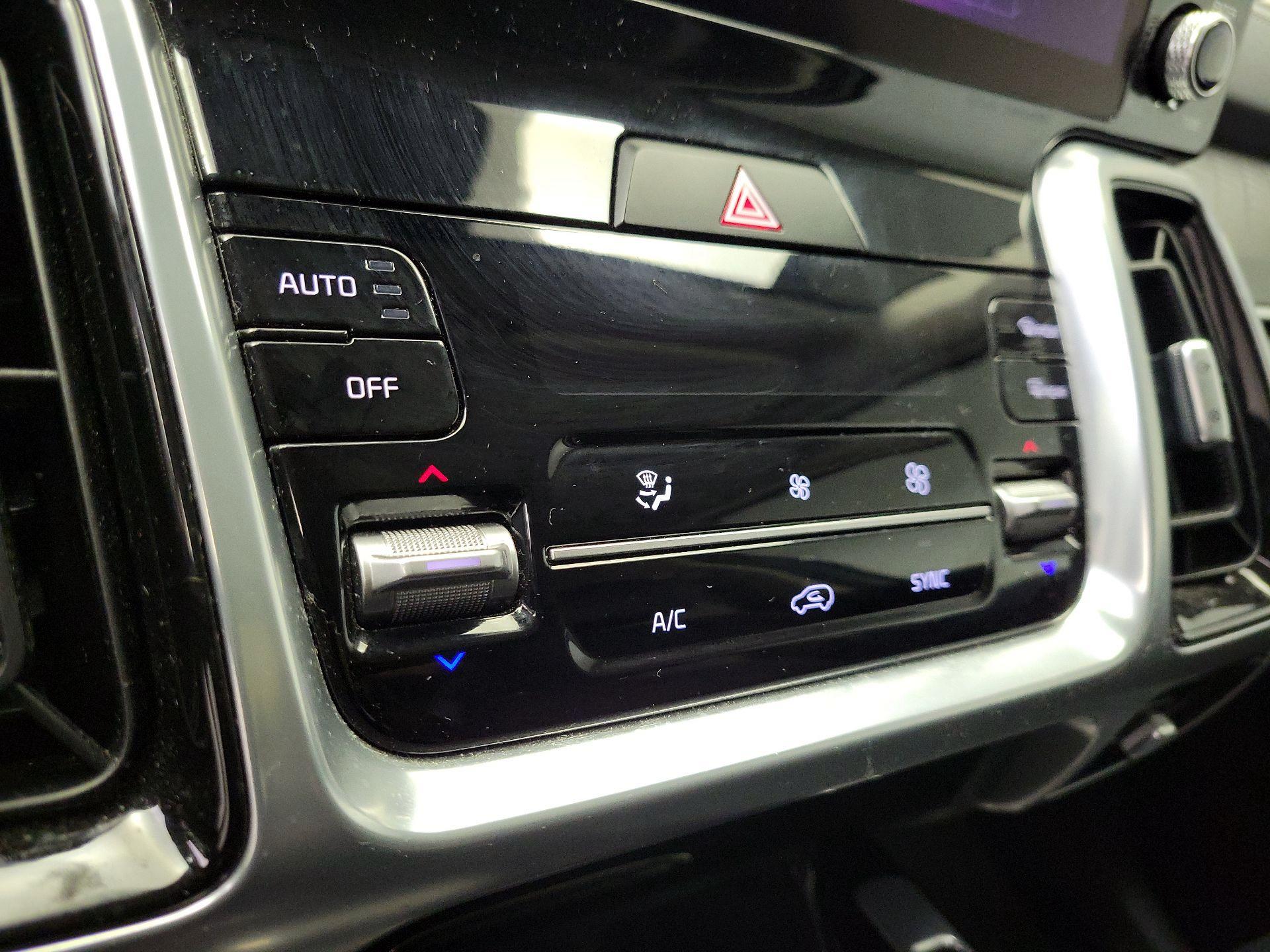 Thumbnail: 2023 Kia Sorento - 17