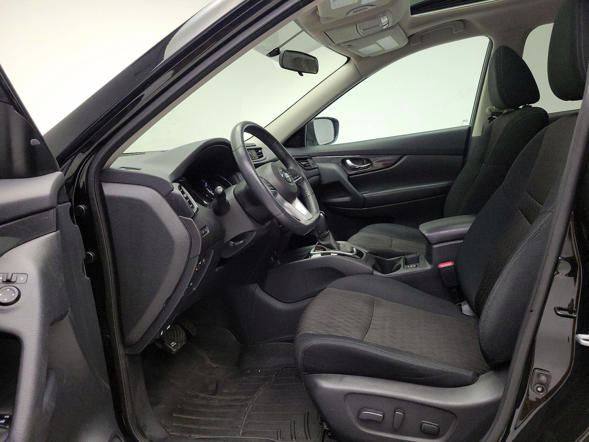 Thumbnail: 2017 Nissan Rogue - 11