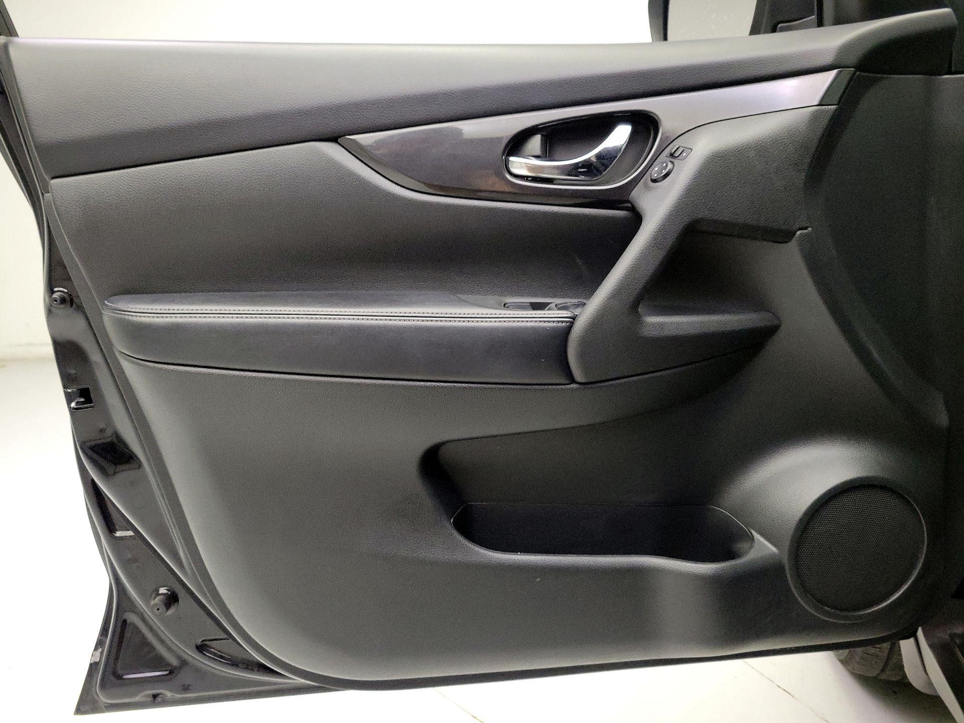 Thumbnail: 2017 Nissan Rogue - 12