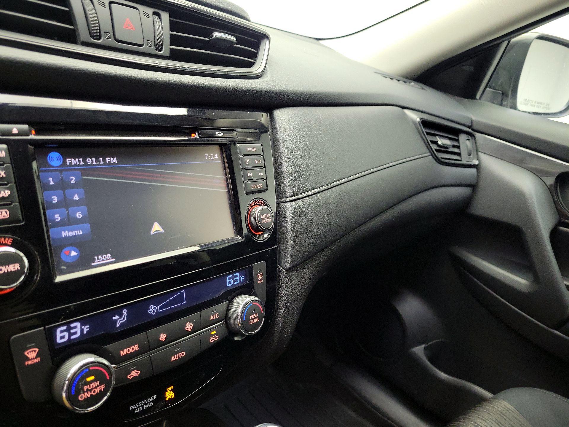 Thumbnail: 2017 Nissan Rogue - 14