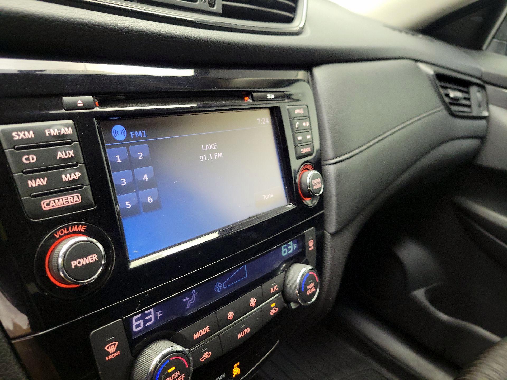 Thumbnail: 2017 Nissan Rogue - 16