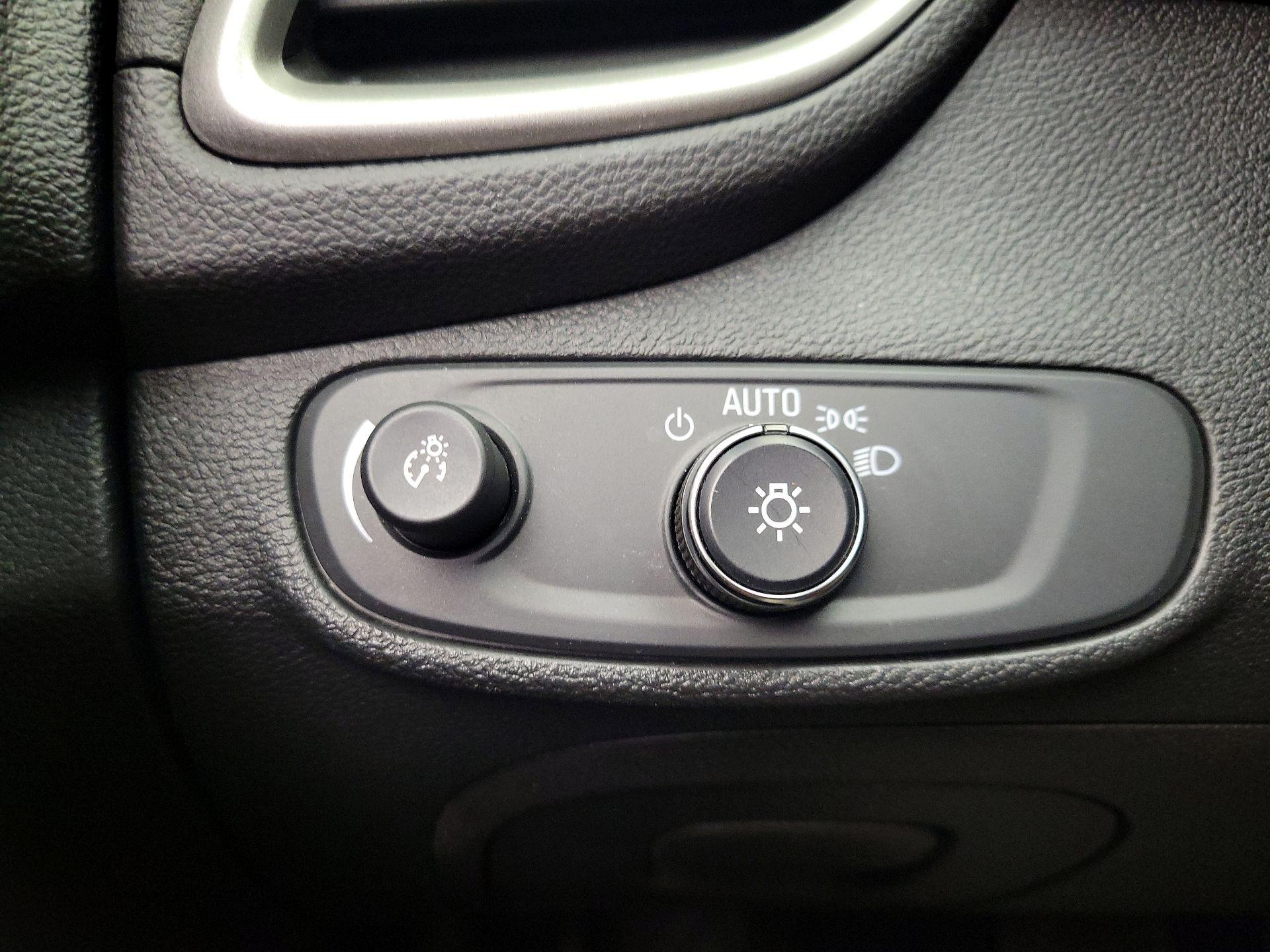 Thumbnail: 2018 Chevrolet Trax - 13