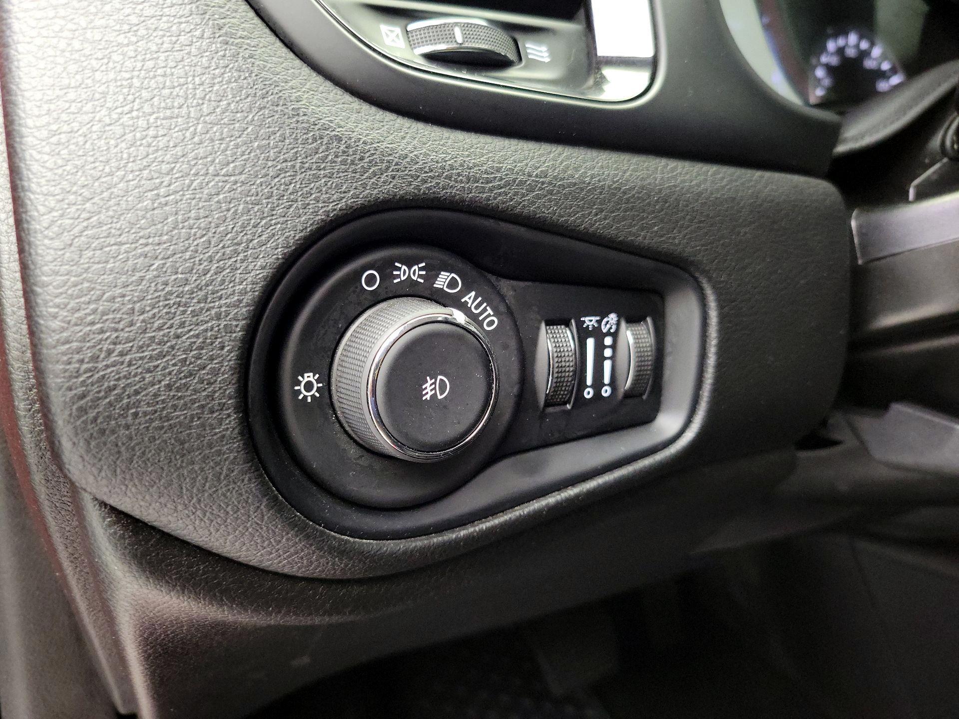 Thumbnail: 2020 Jeep Renegade - 13