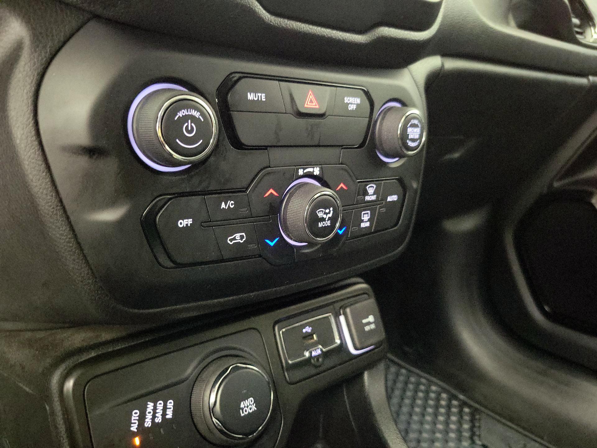 Thumbnail: 2020 Jeep Renegade - 16