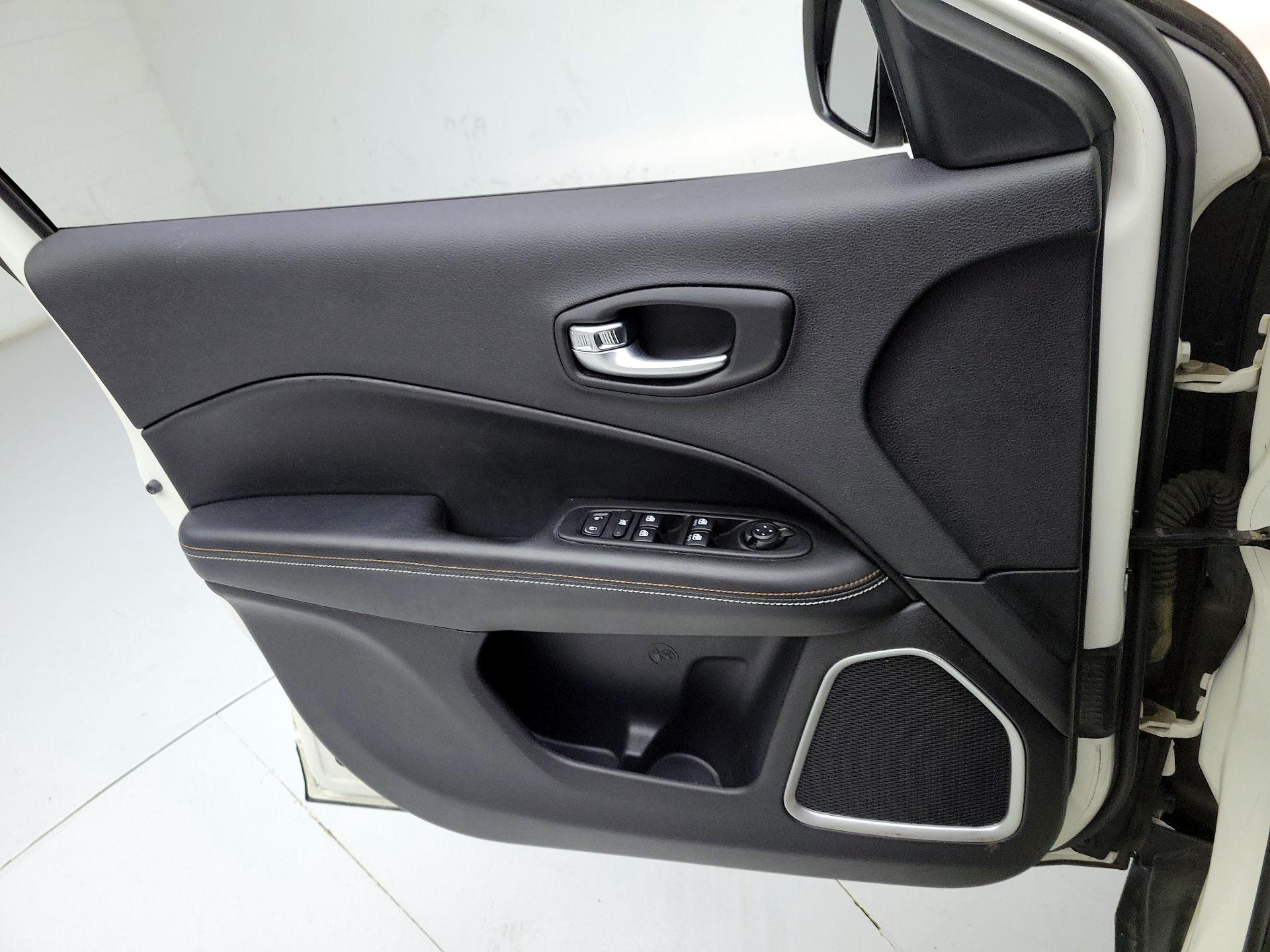 Thumbnail: 2019 Jeep Compass - 12