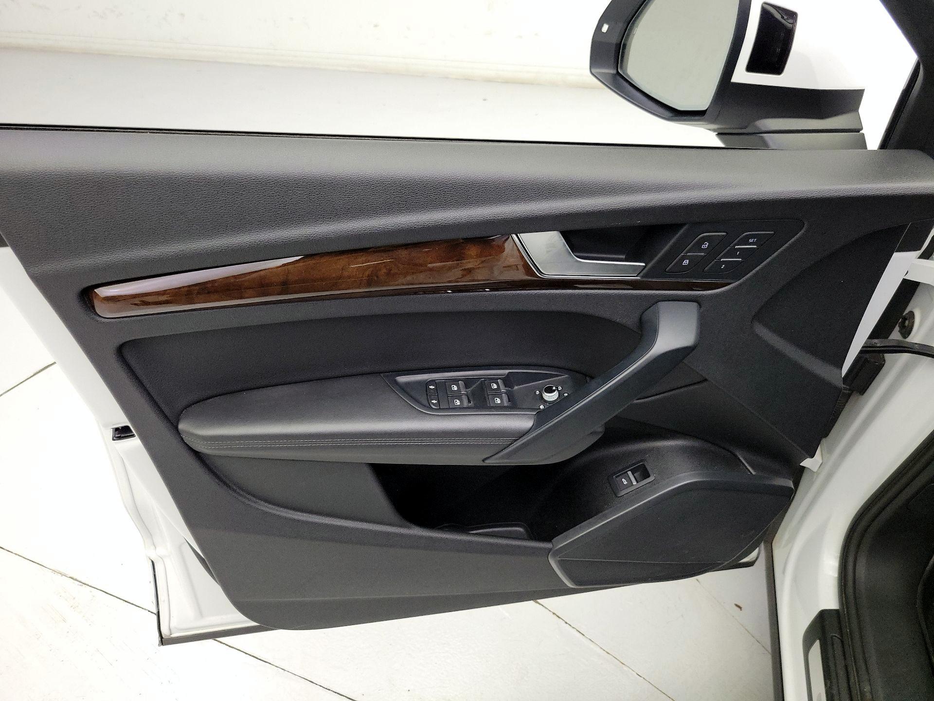 Thumbnail: 2020 Audi Q5 - 12