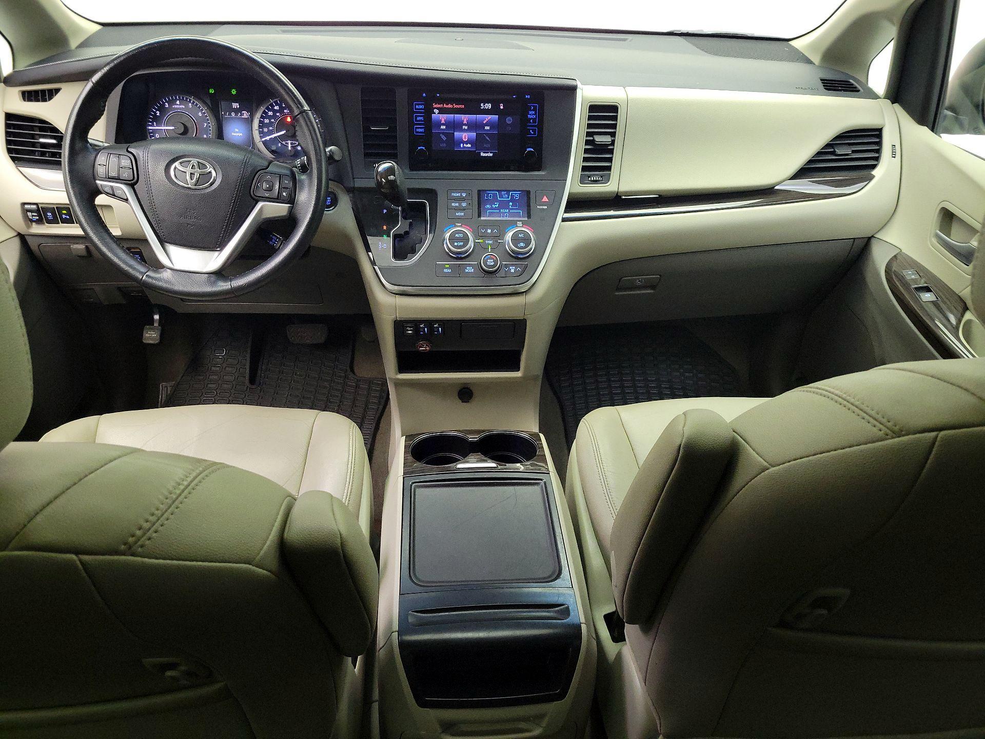 Thumbnail: 2015 Toyota Sienna - 9