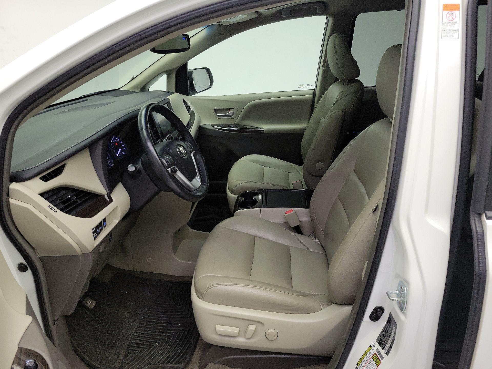 Thumbnail: 2015 Toyota Sienna - 11