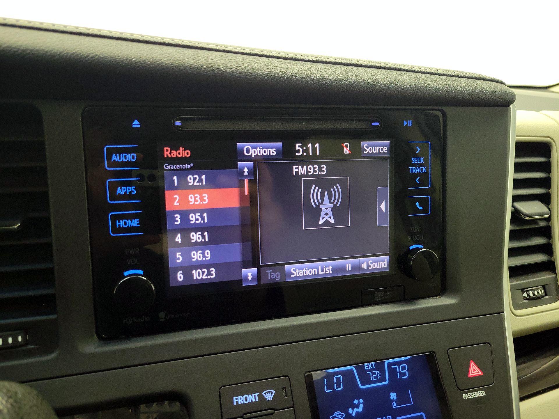 Thumbnail: 2015 Toyota Sienna - 15