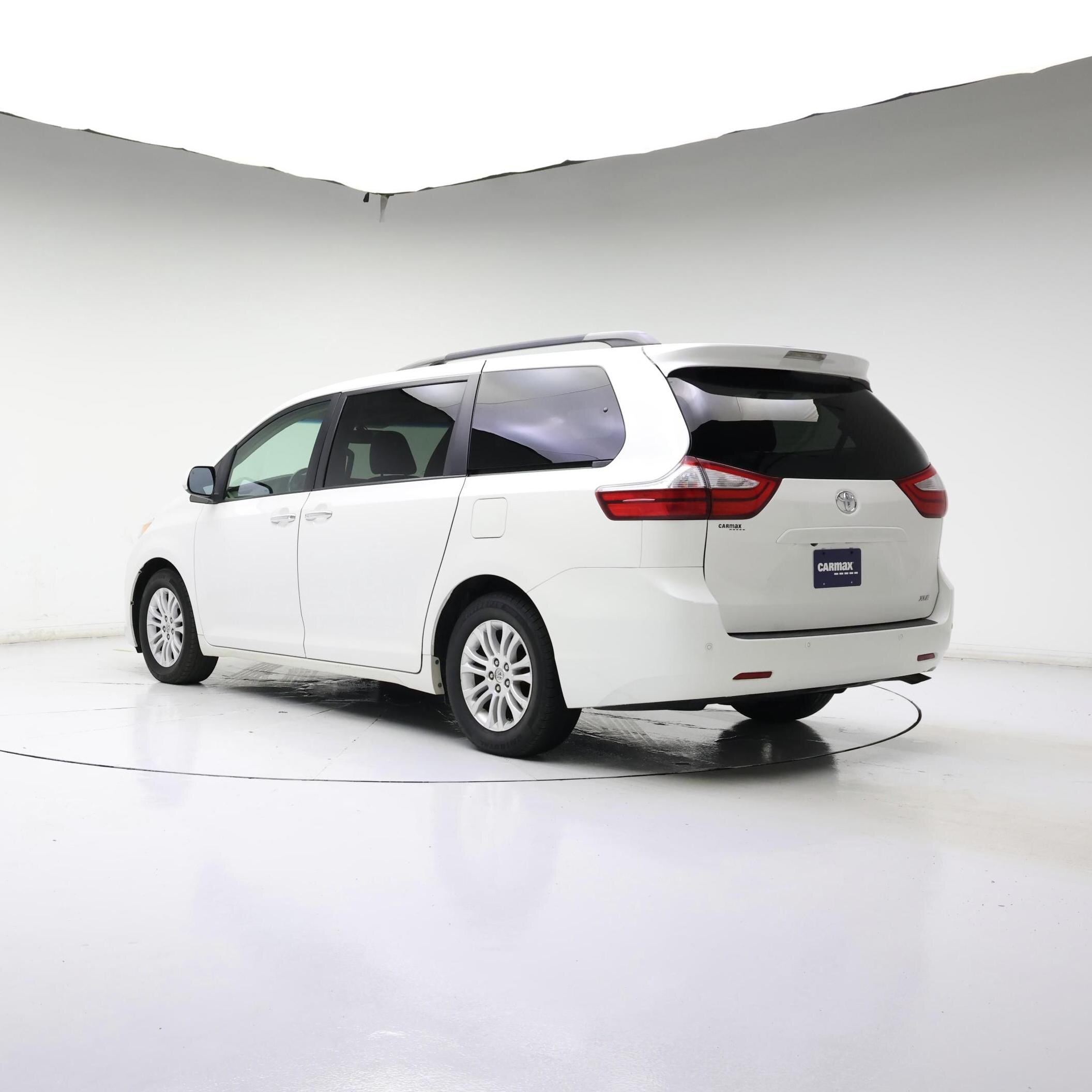 Thumbnail: 2015 Toyota Sienna - 2