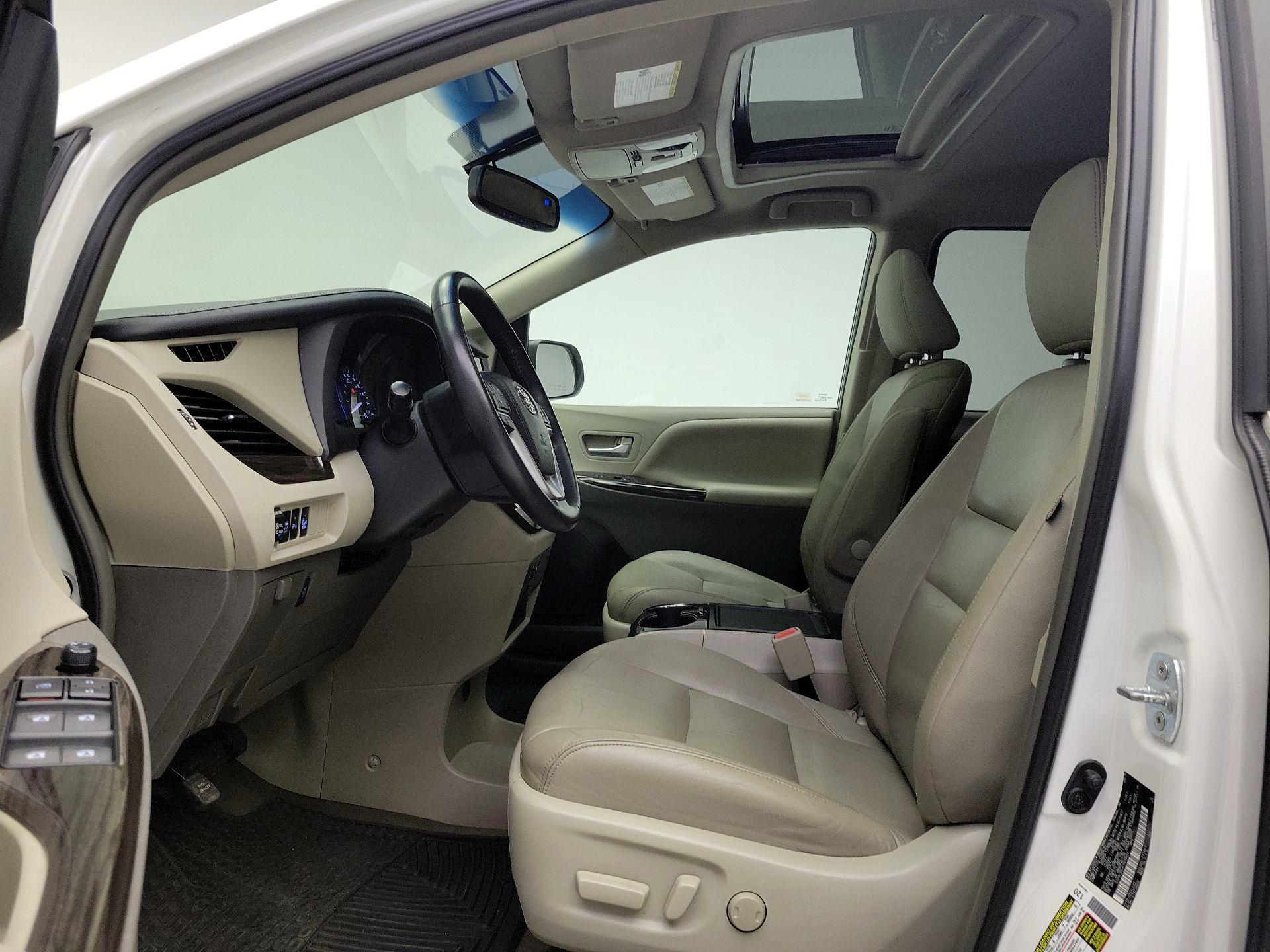 Thumbnail: 2015 Toyota Sienna - 19