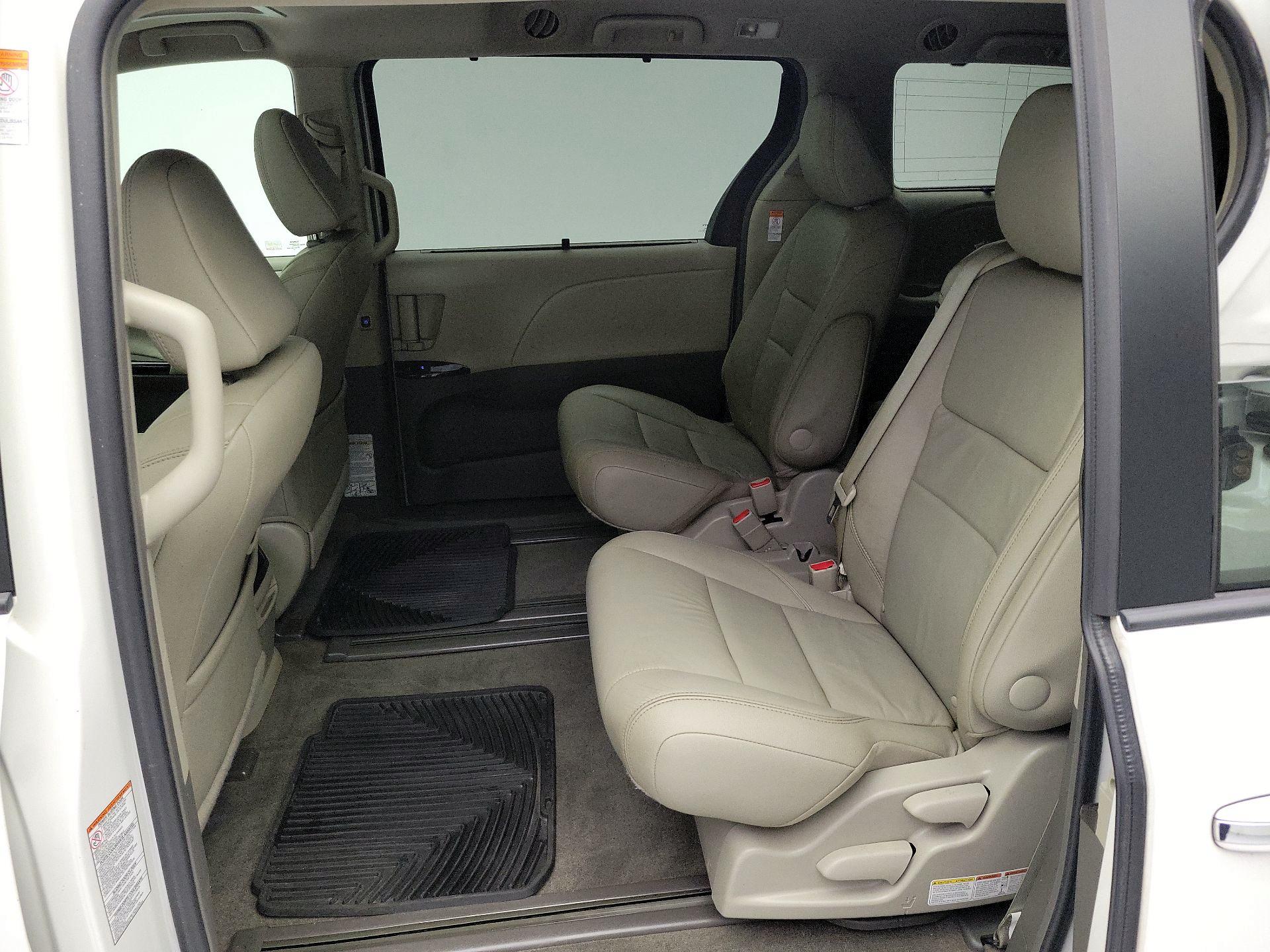 Thumbnail: 2015 Toyota Sienna - 20