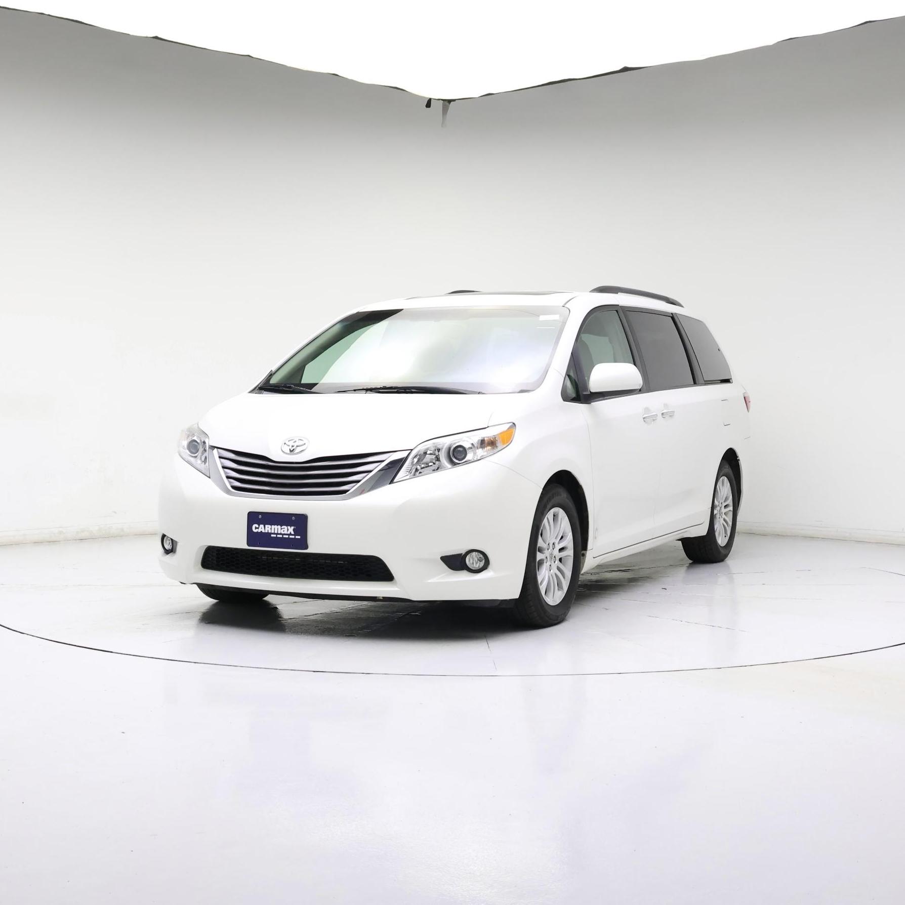 Thumbnail: 2015 Toyota Sienna - 4